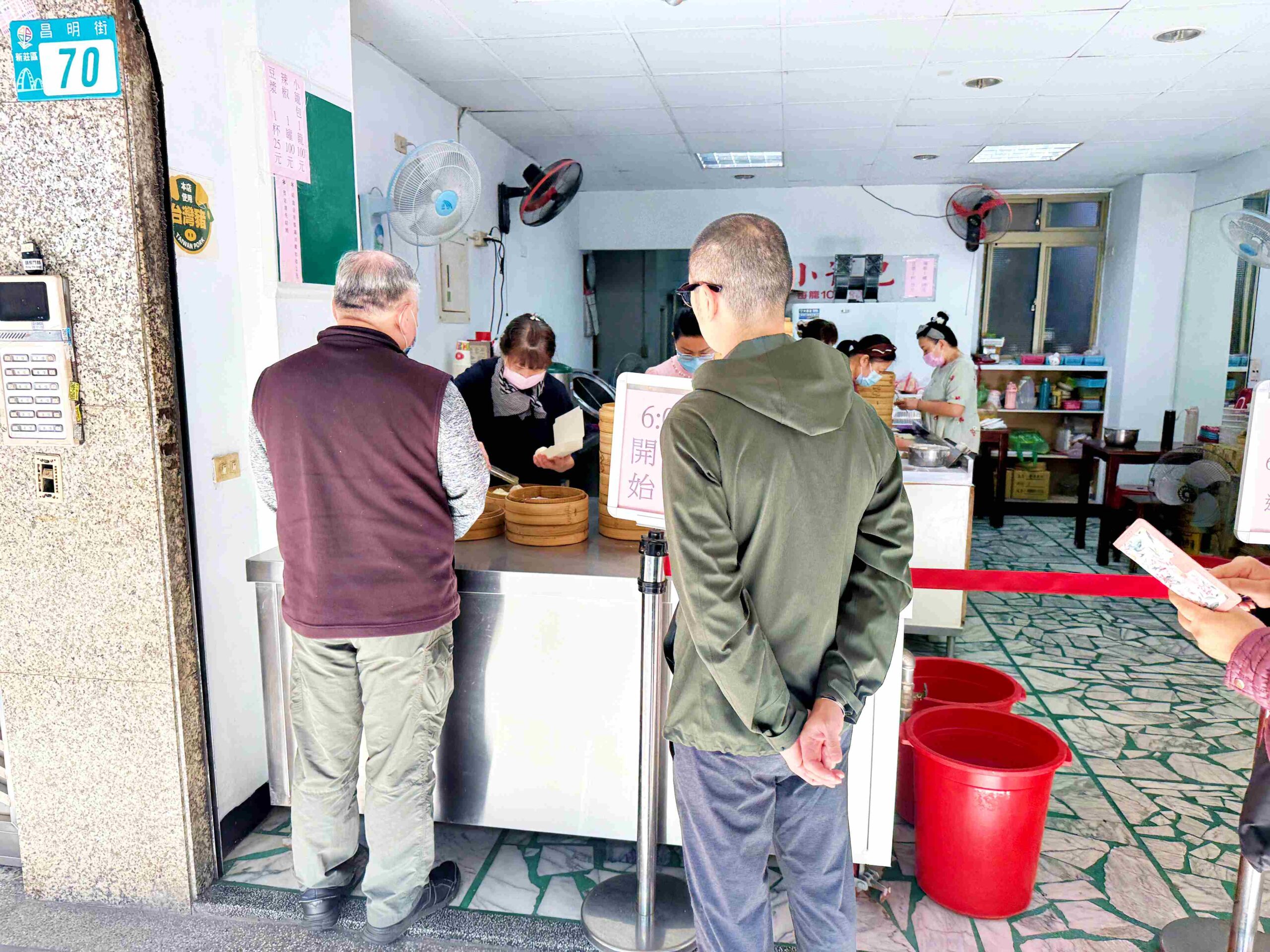 【新莊美食】新莊昌明豆漿小籠包，只有小籠包跟豆漿卻排隊！(菜單) @趙先生吃飯