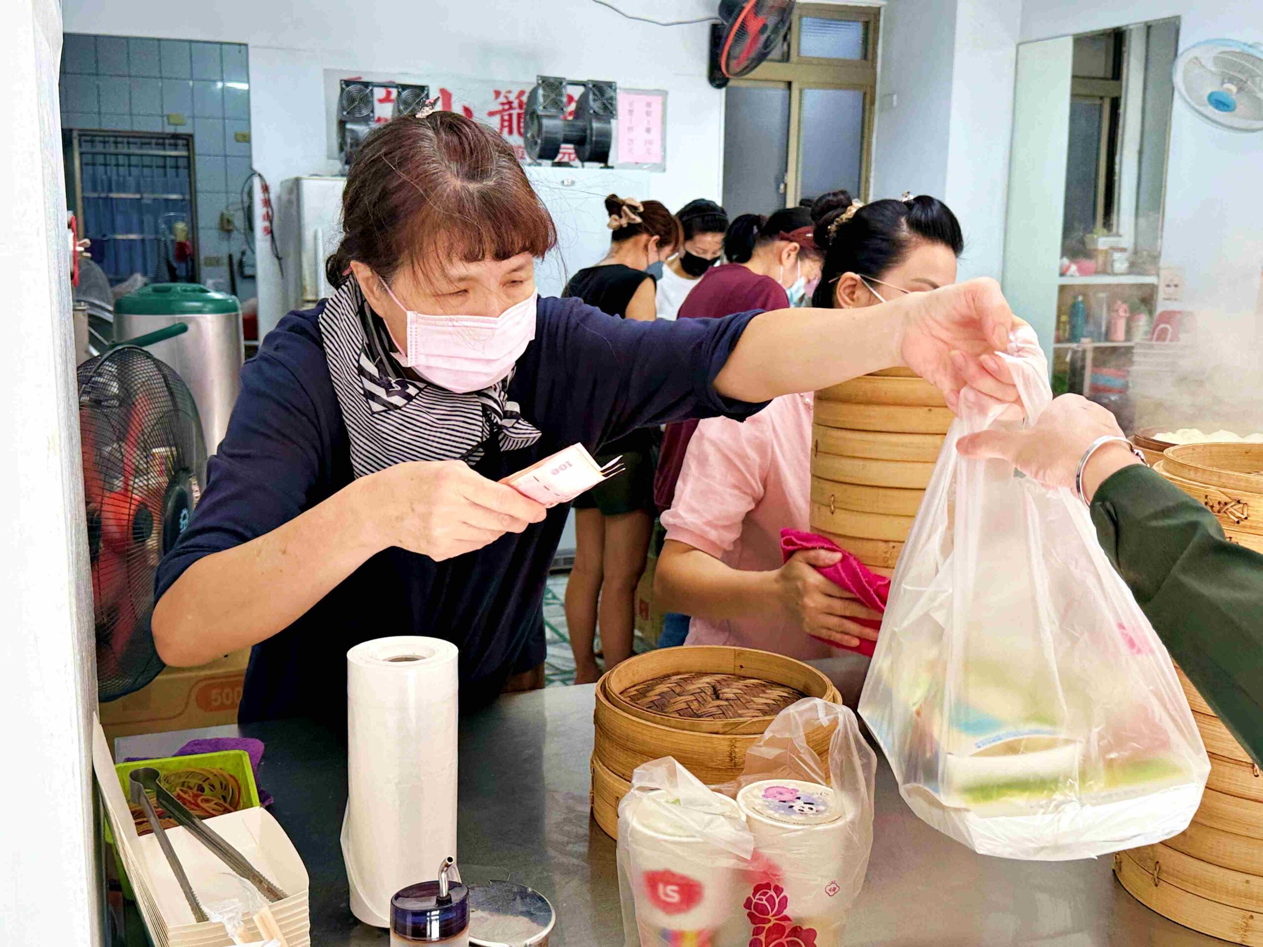【新莊美食】新莊昌明豆漿小籠包，只有小籠包跟豆漿卻排隊！(菜單) @趙先生吃飯