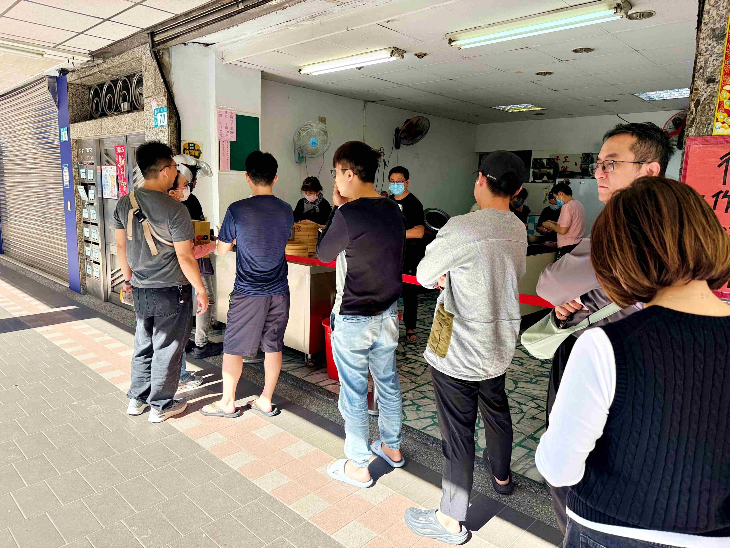 【新莊美食】新莊昌明豆漿小籠包，只有小籠包跟豆漿卻排隊！(菜單) @趙先生吃飯