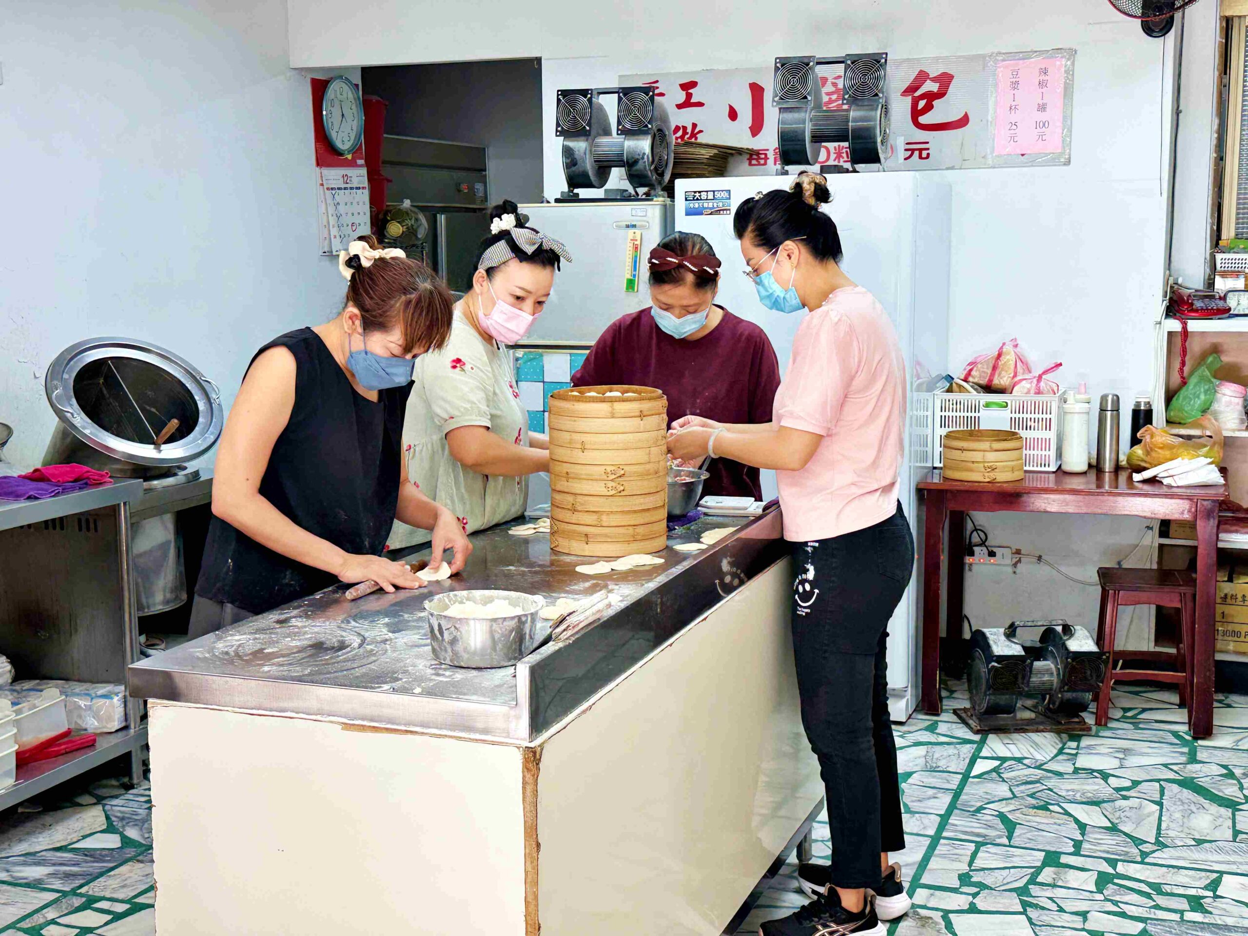 【新莊美食】新莊昌明豆漿小籠包，只有小籠包跟豆漿卻排隊！(菜單) @趙先生吃飯