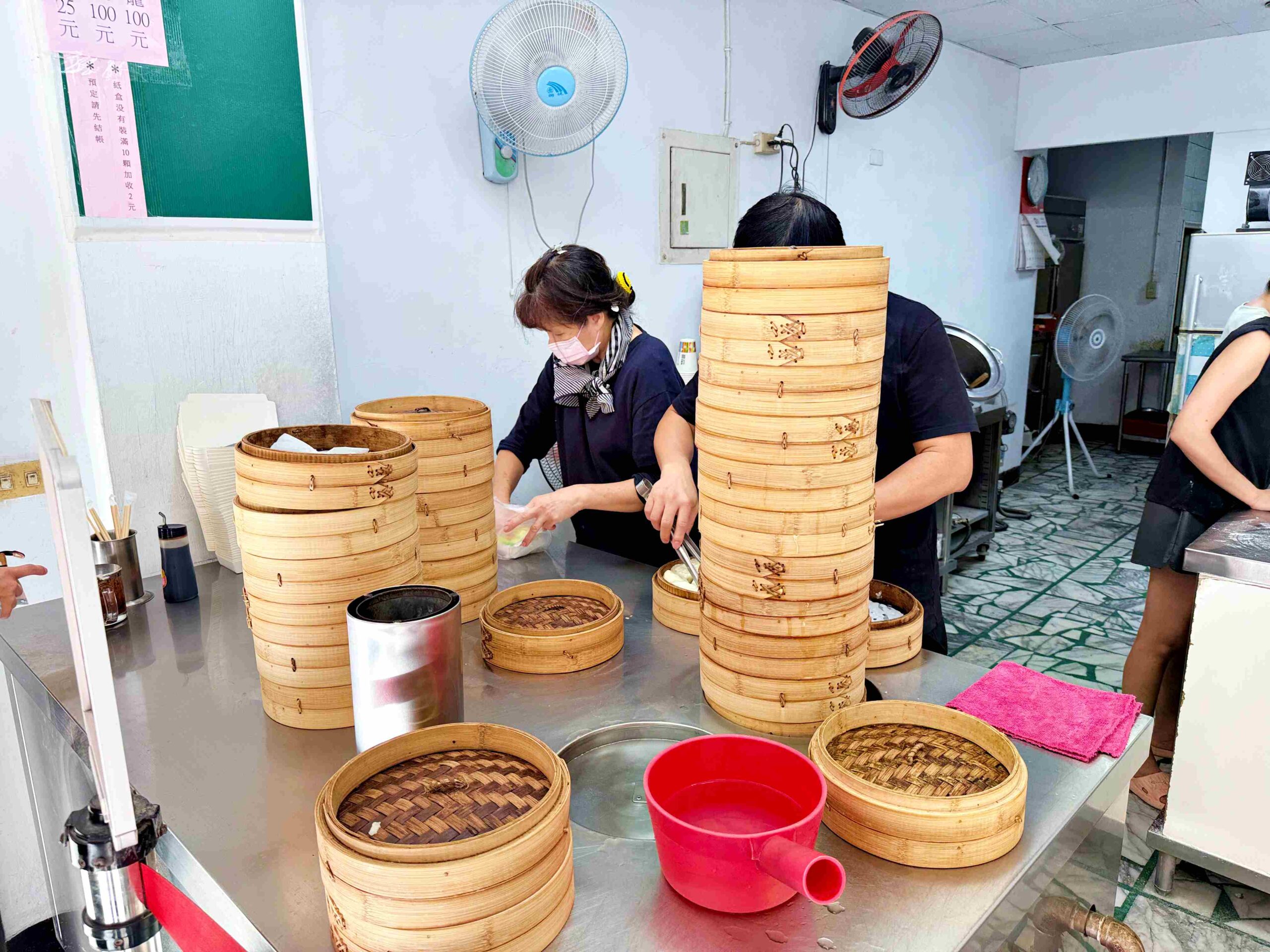 【新莊美食】新莊昌明豆漿小籠包，只有小籠包跟豆漿卻排隊！(菜單) @趙先生吃飯