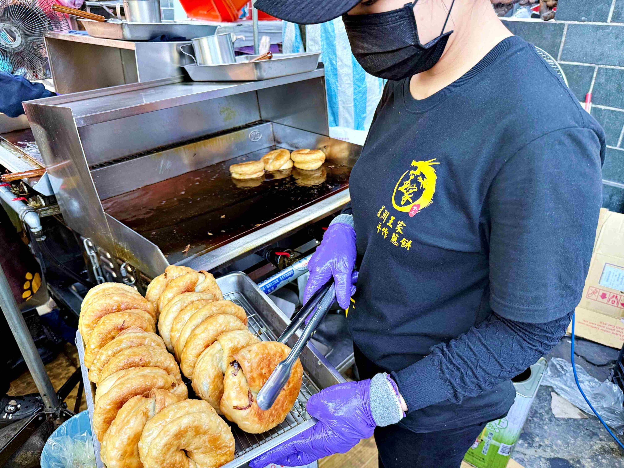 【蘆洲美食】王家手作蔥餅，現桿現炸、蔥量塞好塞滿，外酥內香真的必吃推薦！(菜單) @趙先生吃飯