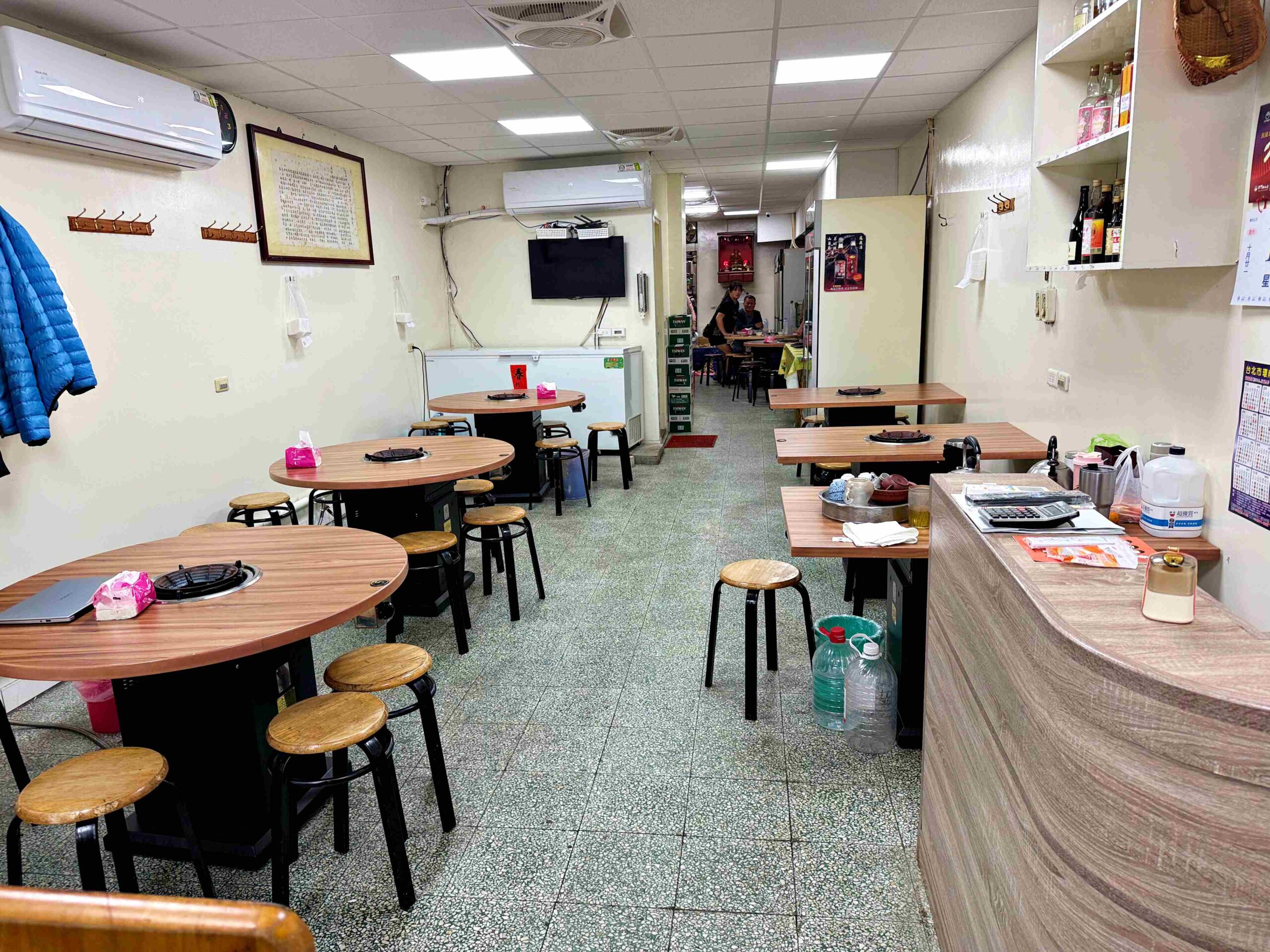 【士林美食】侯薑母鴨,40年老字號!全酒不加水的火鍋,冬天真的一定要來推薦(菜單) @趙先生吃飯 【士林美食】侯薑母鴨,40年老字號!全酒不加水的火鍋,冬天真的一定要來推薦(菜單) @趙先生吃飯