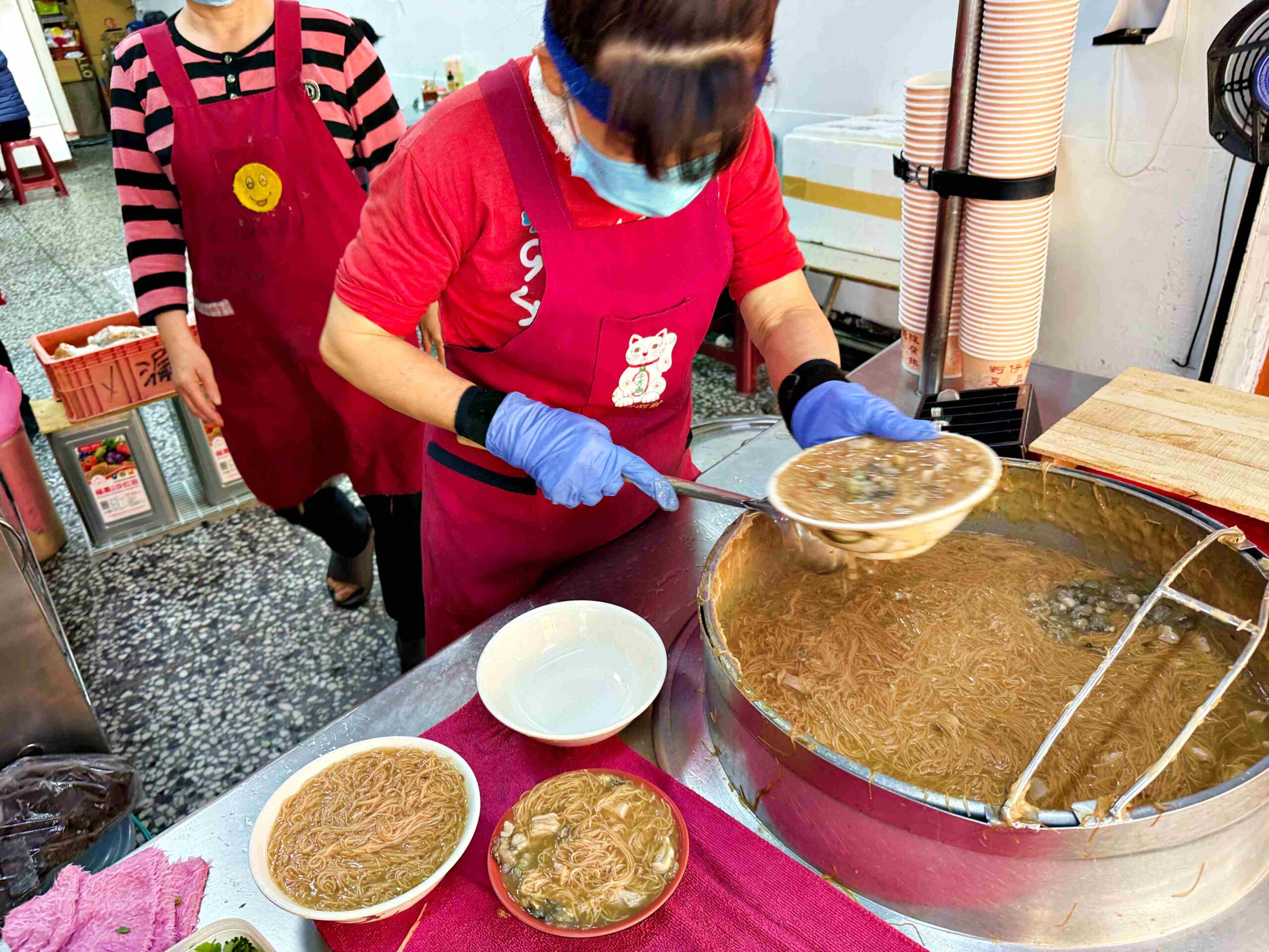 【新莊美食】中港蚵仔麵線，蚵仔麵線、臭豆腐、腸旺鴨血、甜不辣都超強又便宜推薦(菜單) @趙先生吃飯