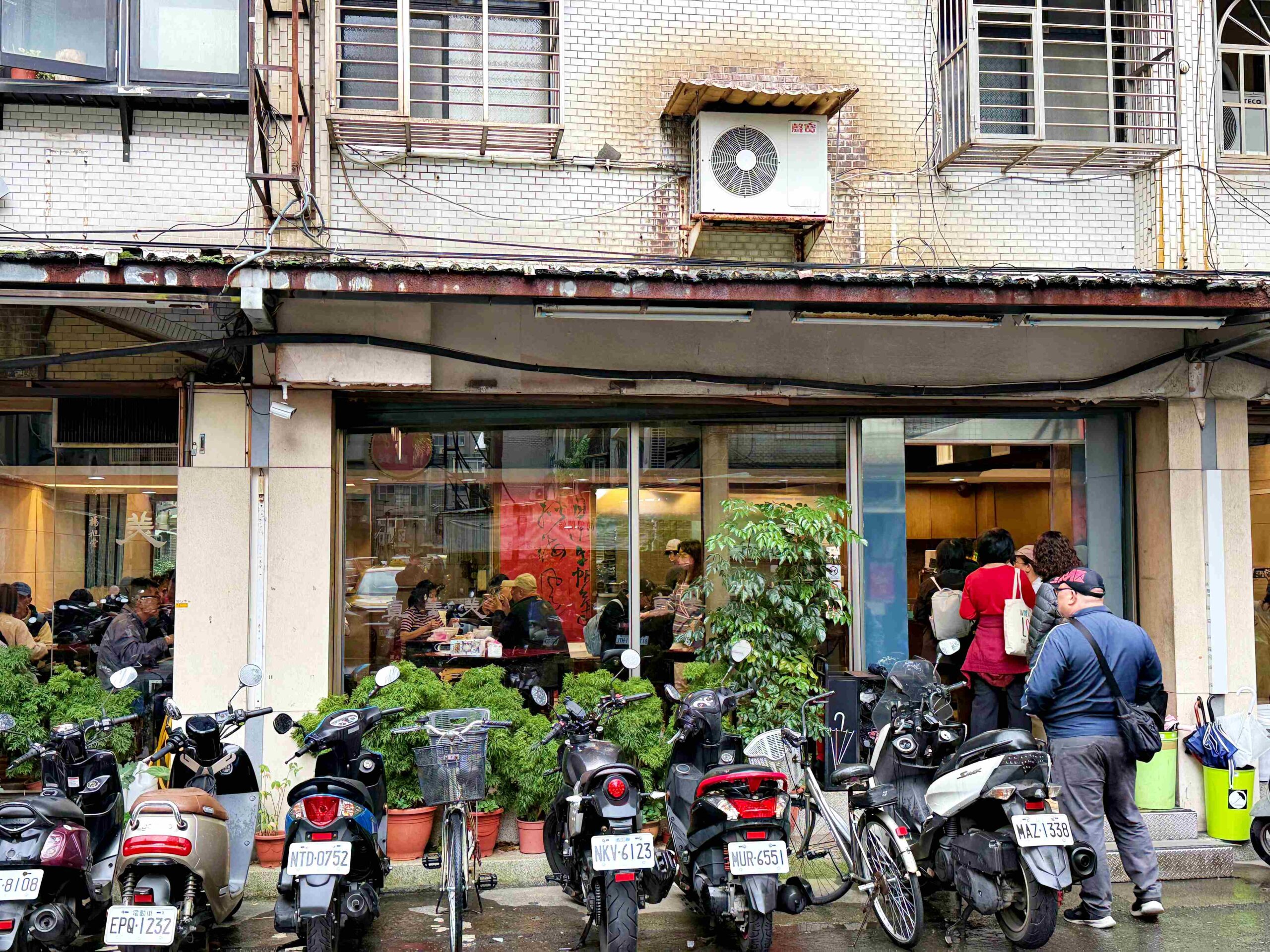 【大安區美食】老宋記真善美牛肉麵,$140最大塊的牛肉麵、免費加湯,得獎60年老店推薦(附菜單) @趙先生吃飯 【大安區美食】老宋記真善美牛肉麵,$140最大塊的牛肉麵、免費加湯,得獎60年老店推薦(附菜單) @趙先生吃飯