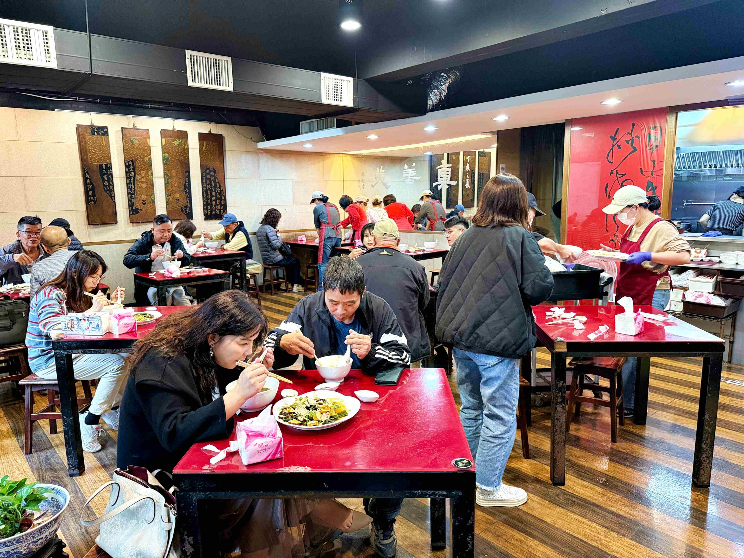 【大安區美食】老宋記真善美牛肉麵，$140最大塊的牛肉麵、免費加湯，得獎60年老店推薦（附菜單） @趙先生吃飯