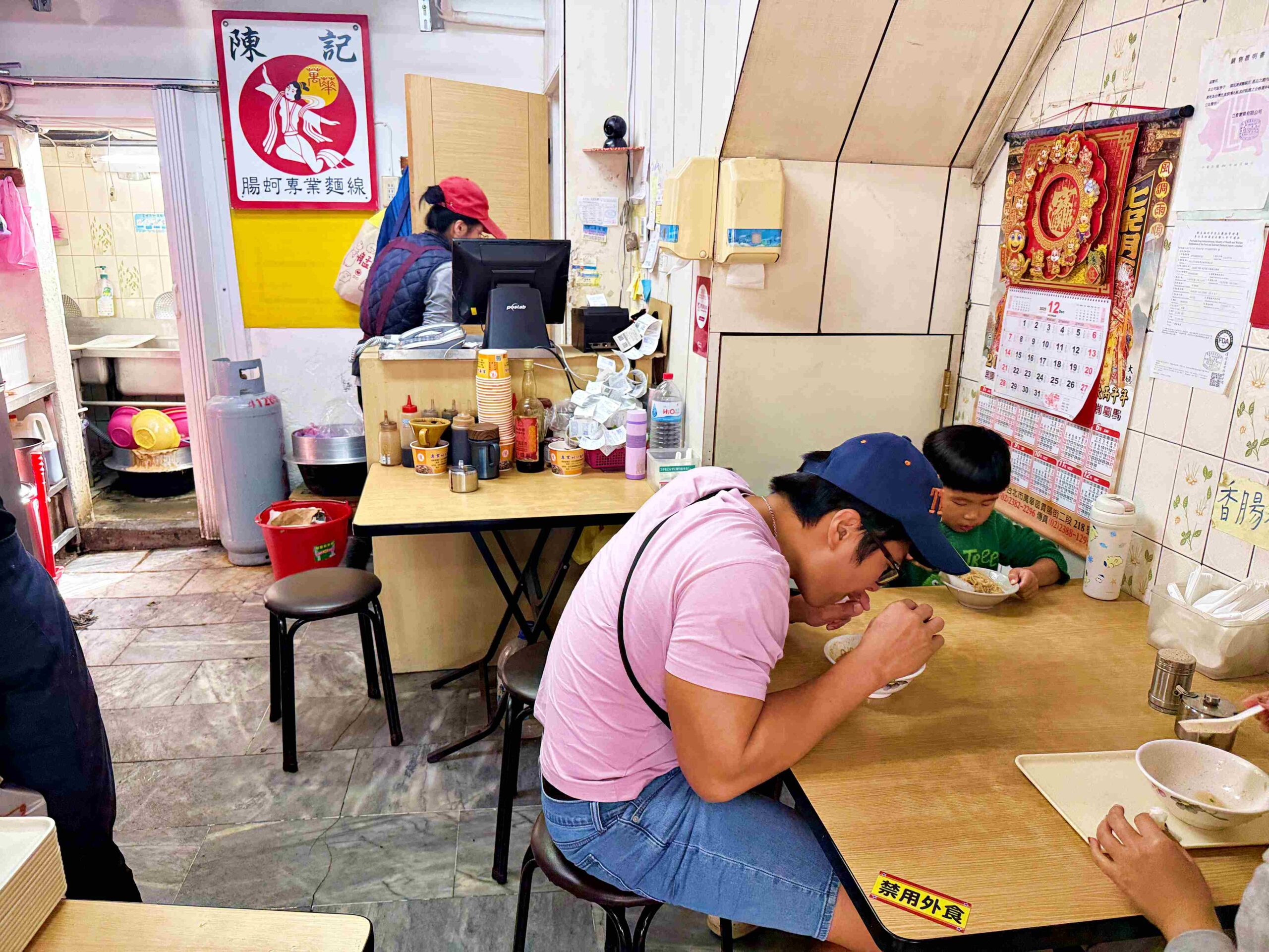 【萬華美食】陳記專業蚵仔麵線，必吃五大麵線！大腸入味與肥美蚵仔推薦(菜單) @趙先生吃飯