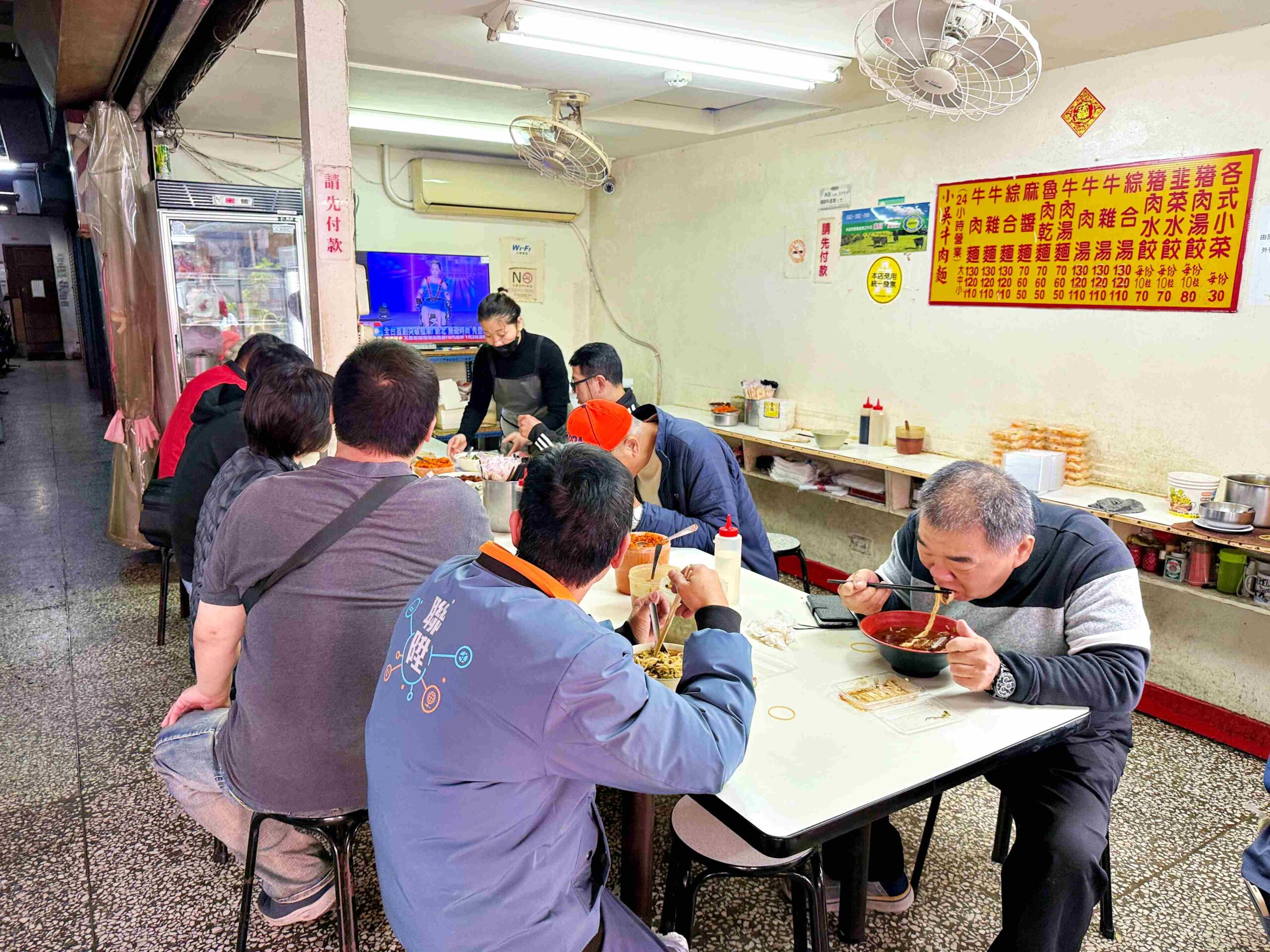【西門町美食】小吳牛肉麵，24小時營業肉大塊湯好喝，外國人都愛吃推薦（附菜單） @趙先生吃飯