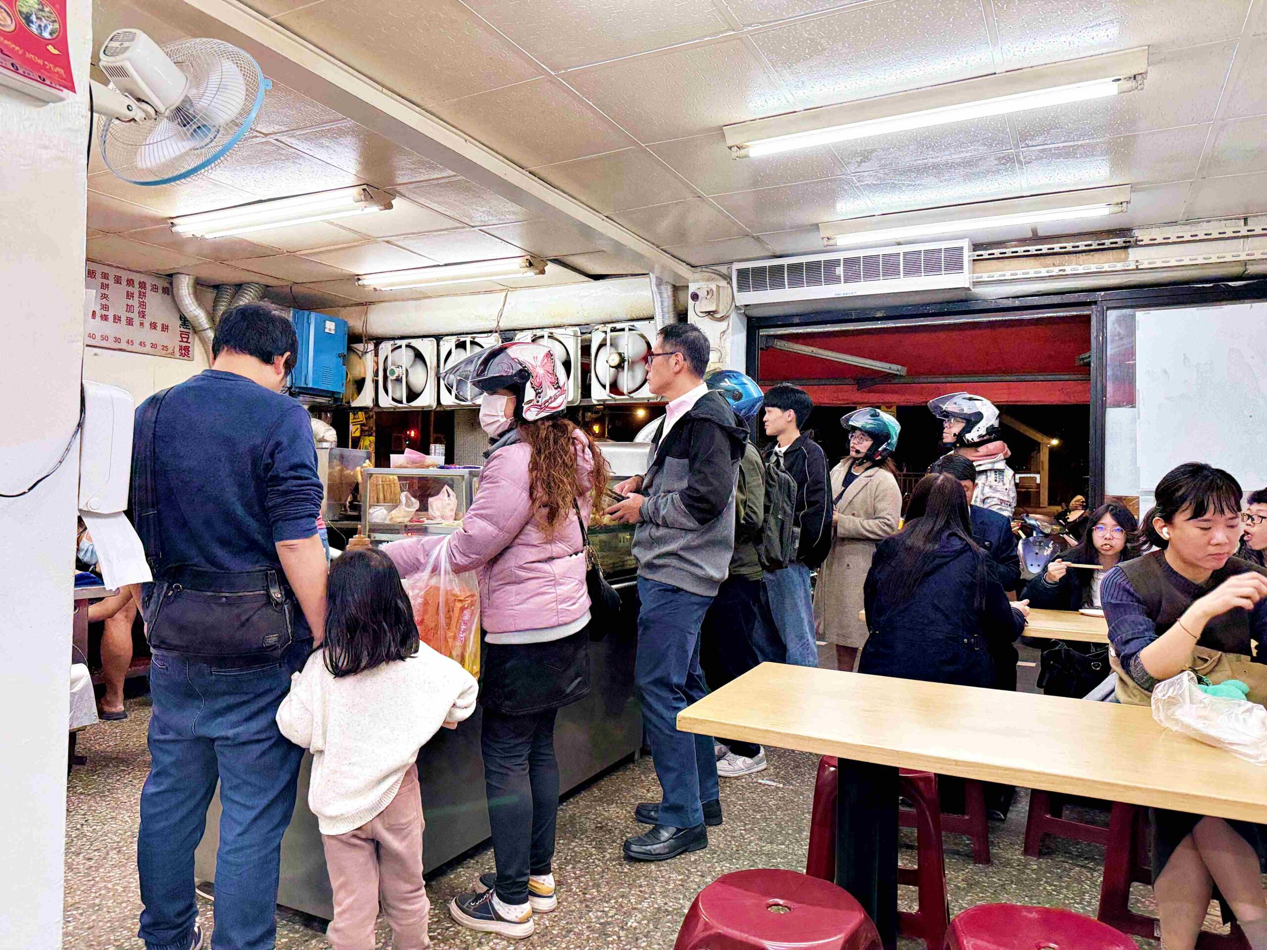 【板橋美食】永和黑豆漿，江子翠在地三十年，現做燒餅、油條跟蛋餅超強推薦（菜單） @趙先生吃飯