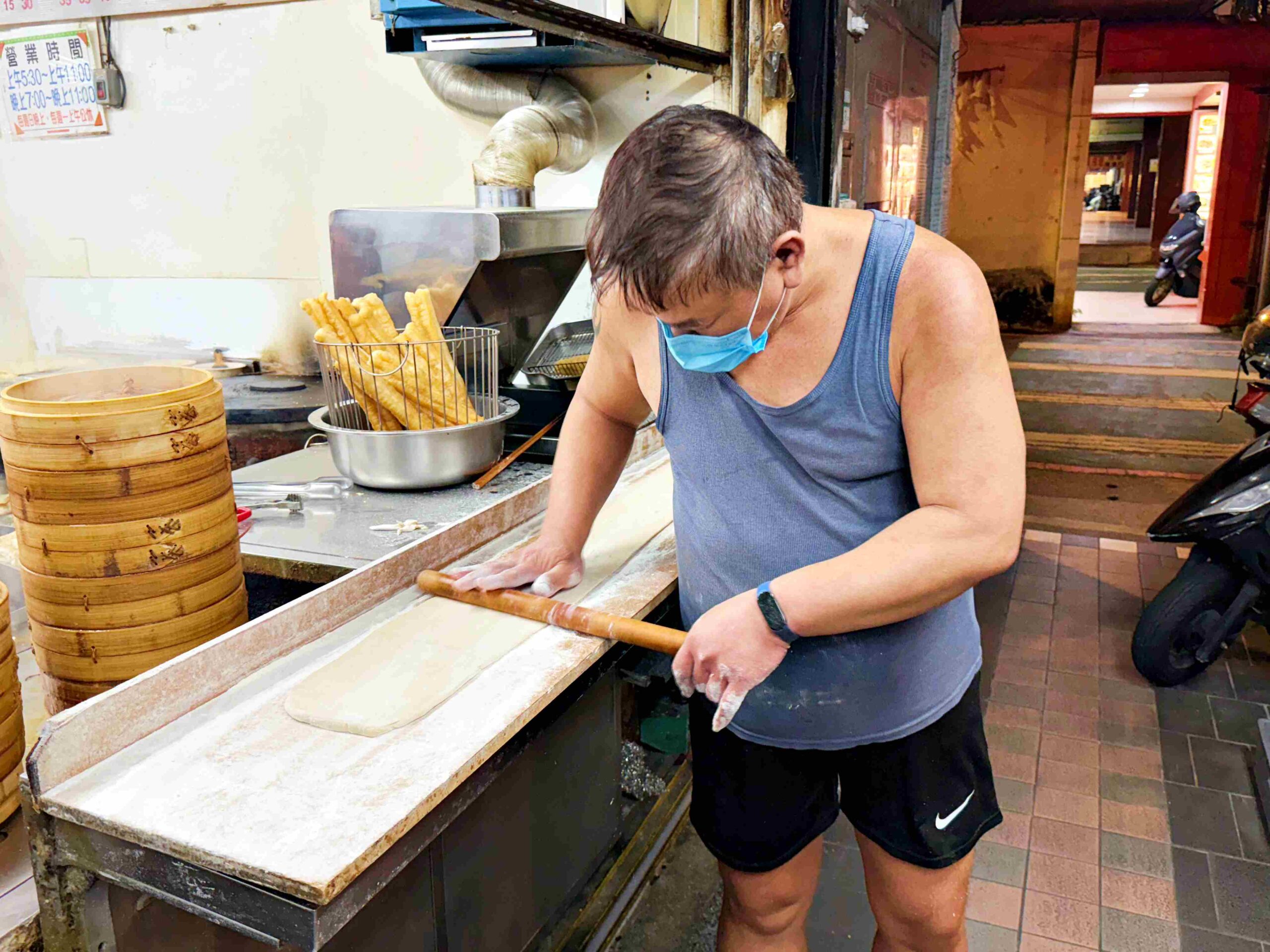【板橋美食】永和黑豆漿，江子翠在地三十年，現做燒餅、油條跟蛋餅超強推薦（菜單） @趙先生吃飯