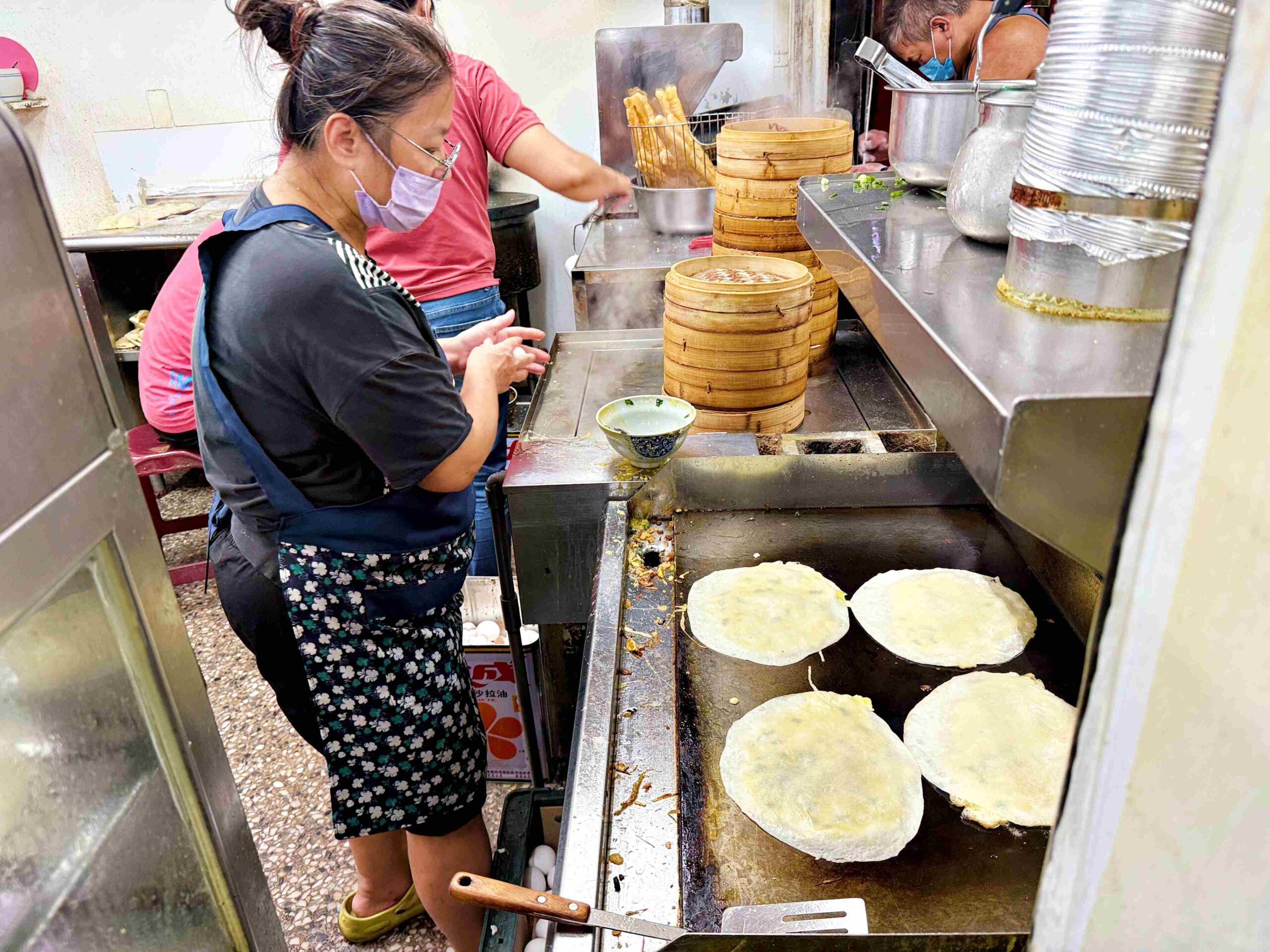 【板橋美食】永和黑豆漿，江子翠在地三十年，現做燒餅、油條跟蛋餅超強推薦（菜單） @趙先生吃飯
