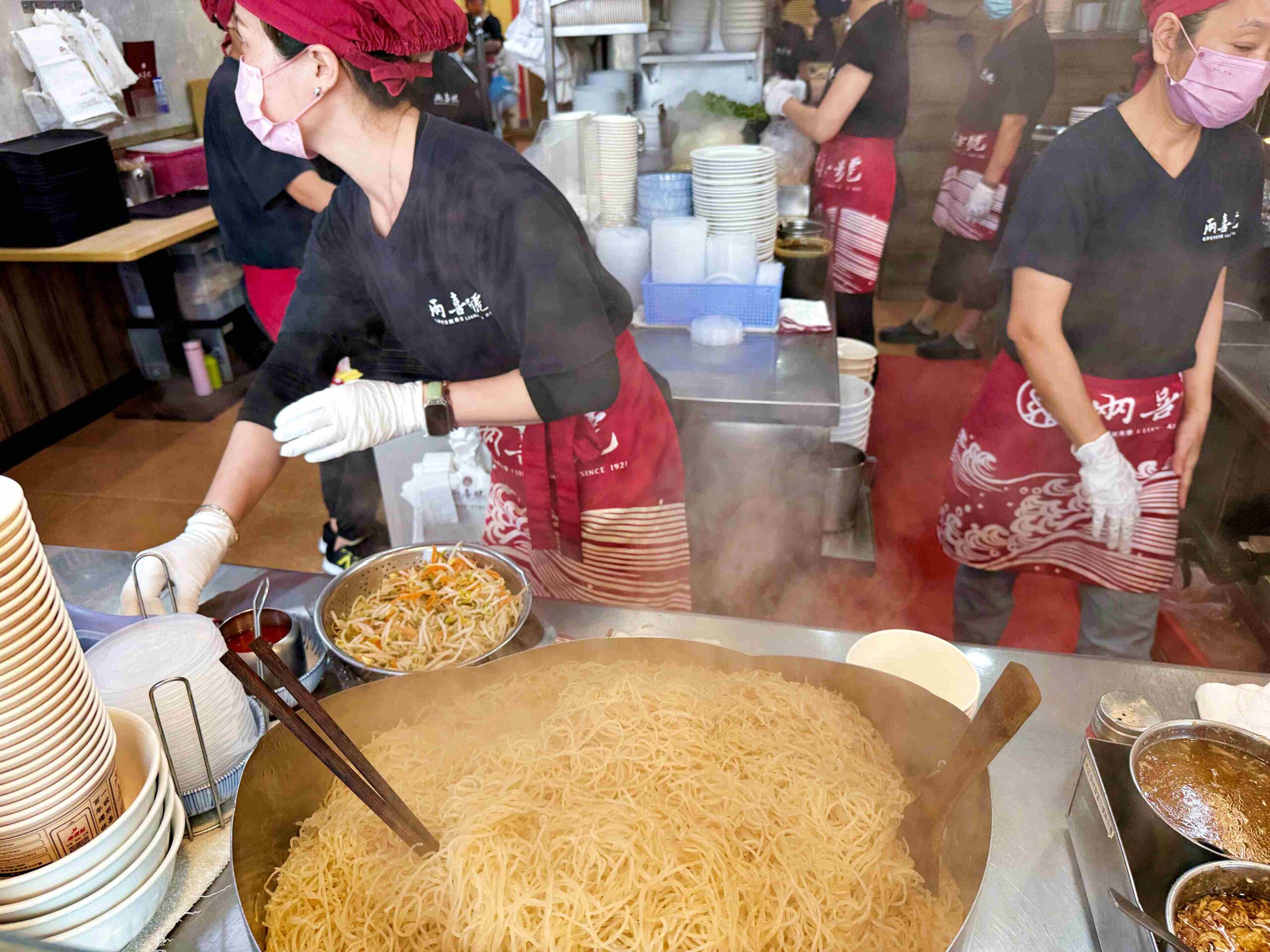 【萬華美食】兩喜號，從挑擔擺攤，到米其林必比登的百年老店推薦（菜單） @趙先生吃飯