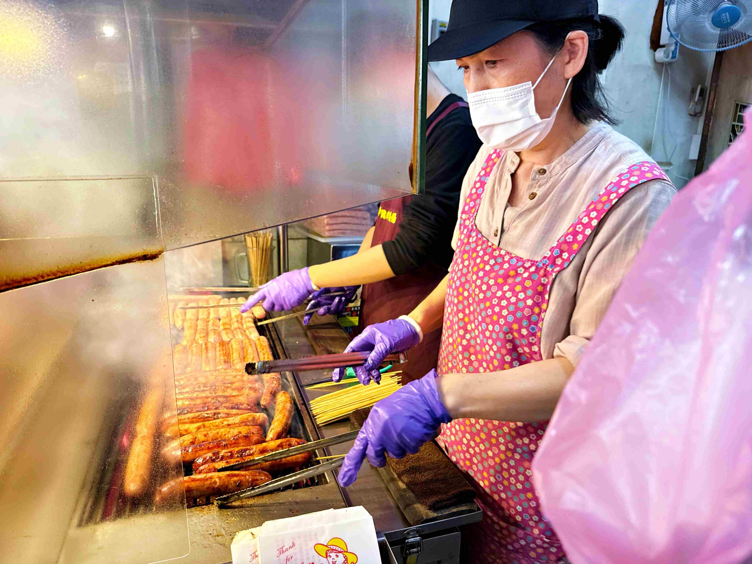 【萬華美食】李家黑豬肉香腸,龍山寺旁肉汁飽滿的現烤香腸推薦(菜單) @趙先生吃飯 【萬華美食】李家黑豬肉香腸,龍山寺旁肉汁飽滿的現烤香腸推薦(菜單) @趙先生吃飯