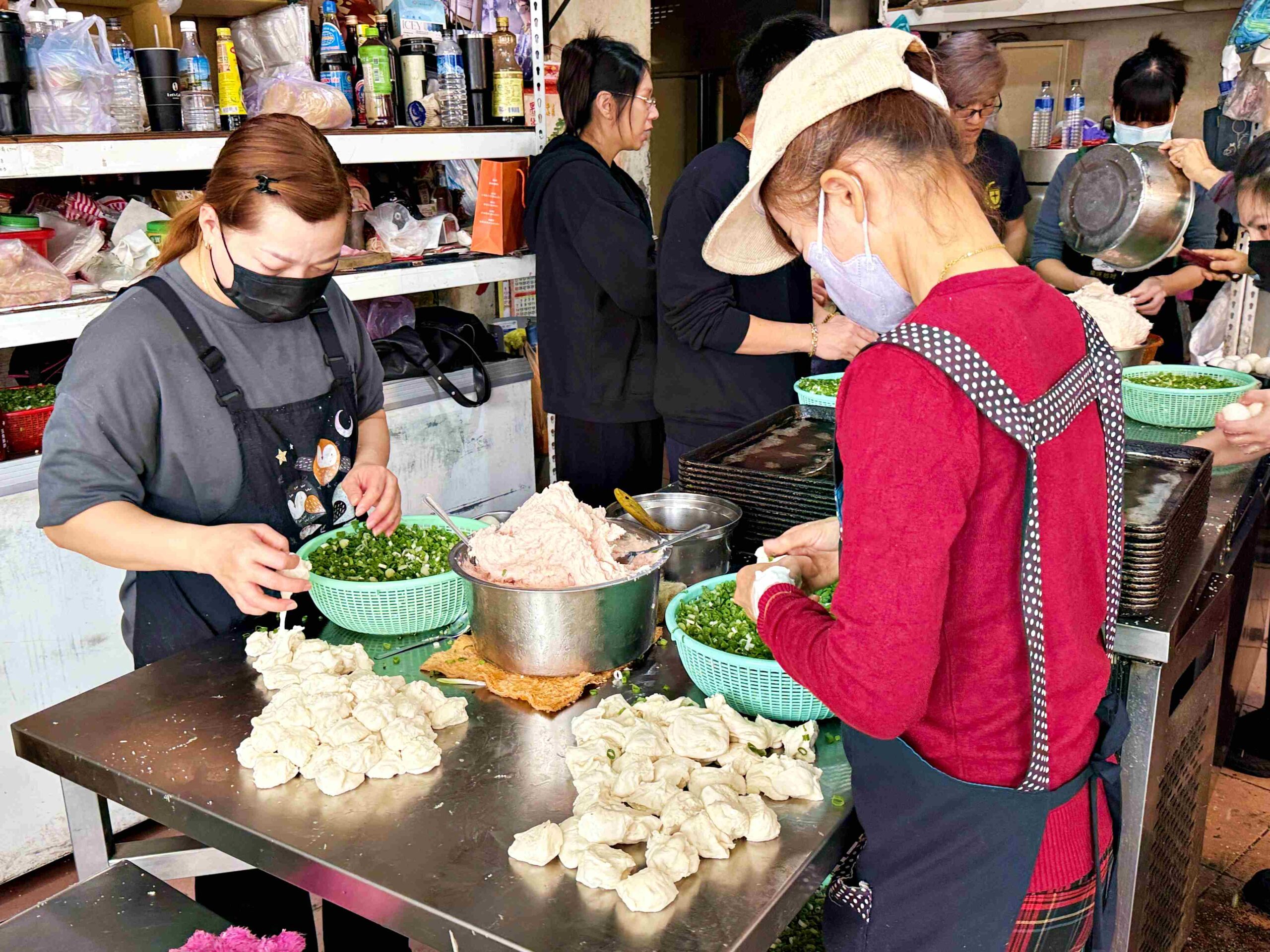 【萬華美食】萬大蟹殼黃碳烤燒餅店，只賣鹹甜兩款蟹殼黃的排隊名店推薦(菜單) @趙先生吃飯