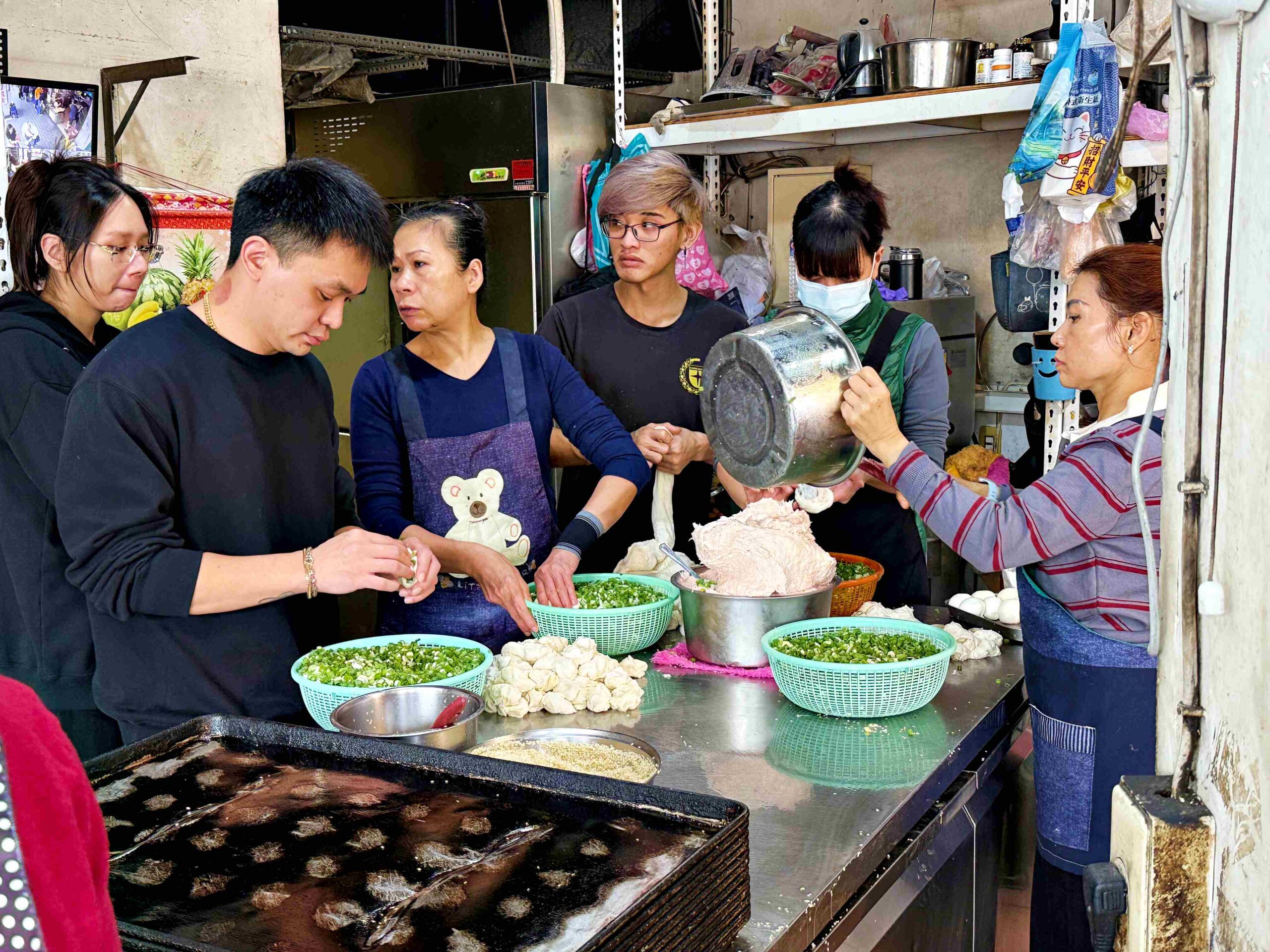 【萬華美食】萬大蟹殼黃碳烤燒餅店，只賣鹹甜兩款蟹殼黃的排隊名店推薦(菜單) @趙先生吃飯