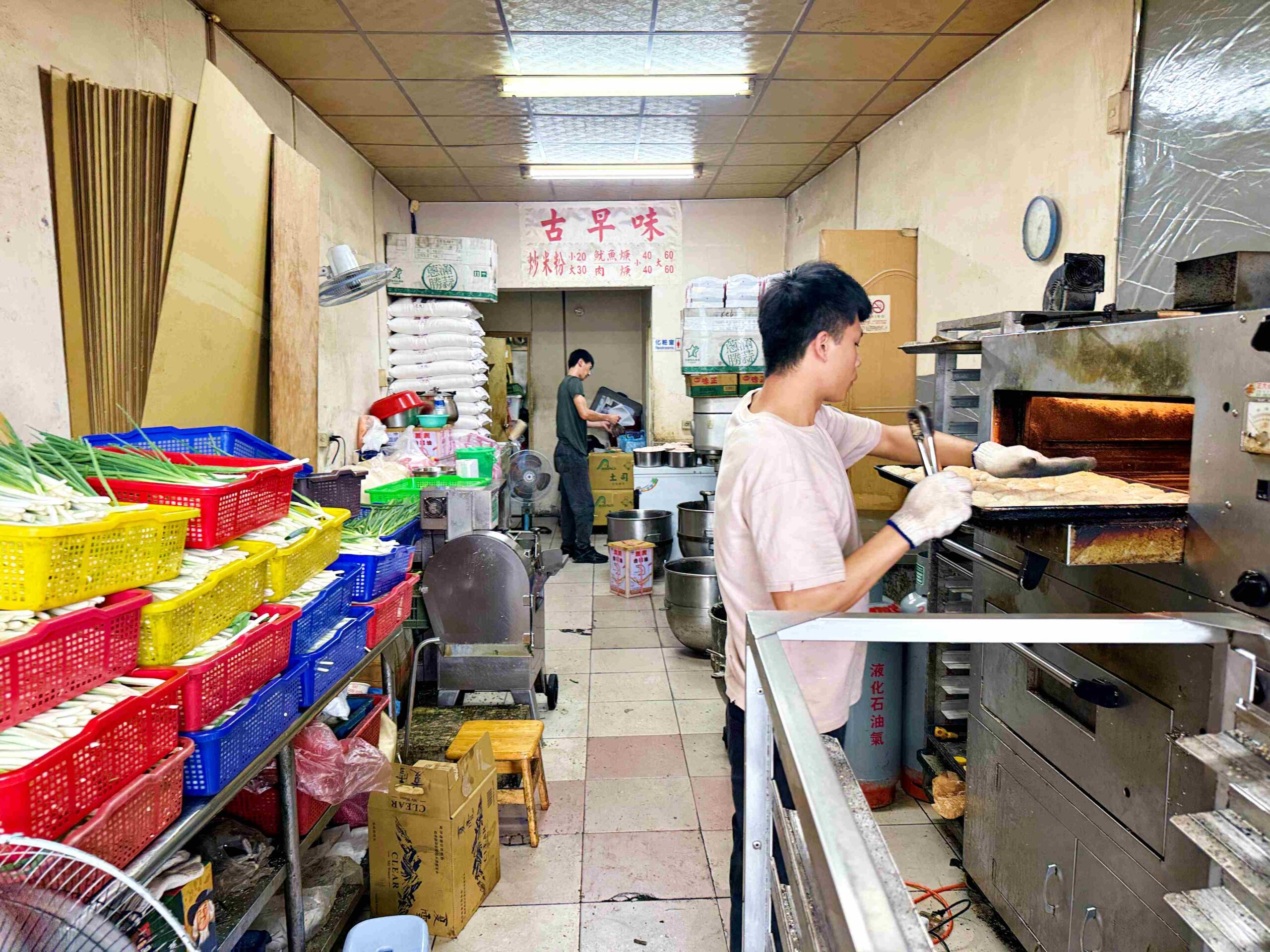 【萬華美食】萬大蟹殼黃碳烤燒餅店，只賣鹹甜兩款蟹殼黃的排隊名店推薦(菜單) @趙先生吃飯