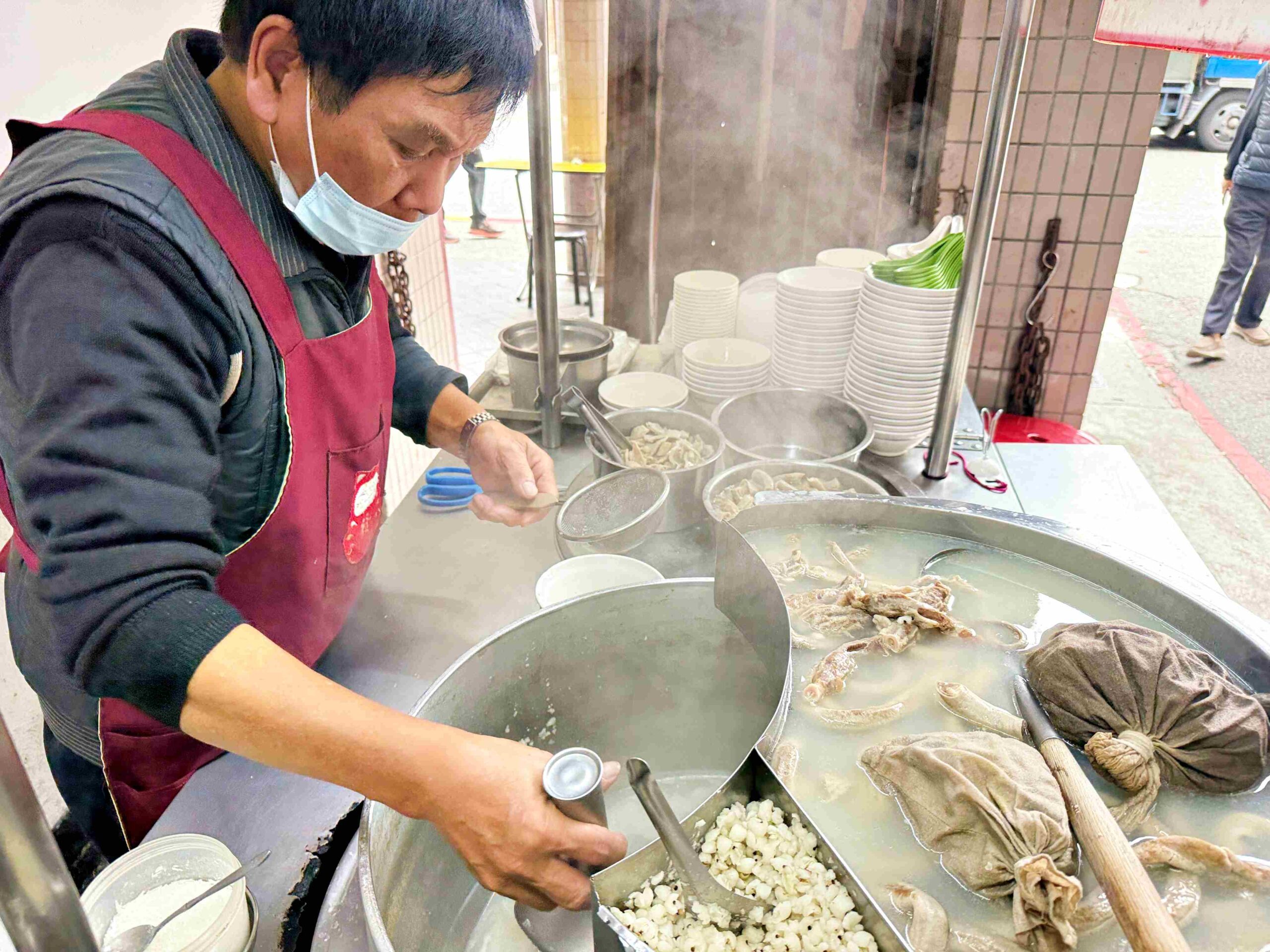 【龍山寺美食】坤山四神湯，老字號平價厲害古早味口感紮實推薦(菜單) @趙先生吃飯