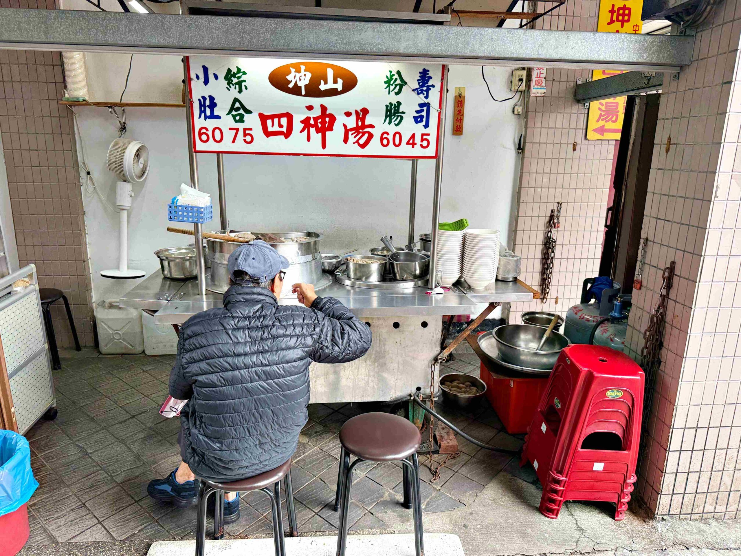 【龍山寺美食】坤山四神湯，老字號平價厲害古早味口感紮實推薦(菜單) @趙先生吃飯