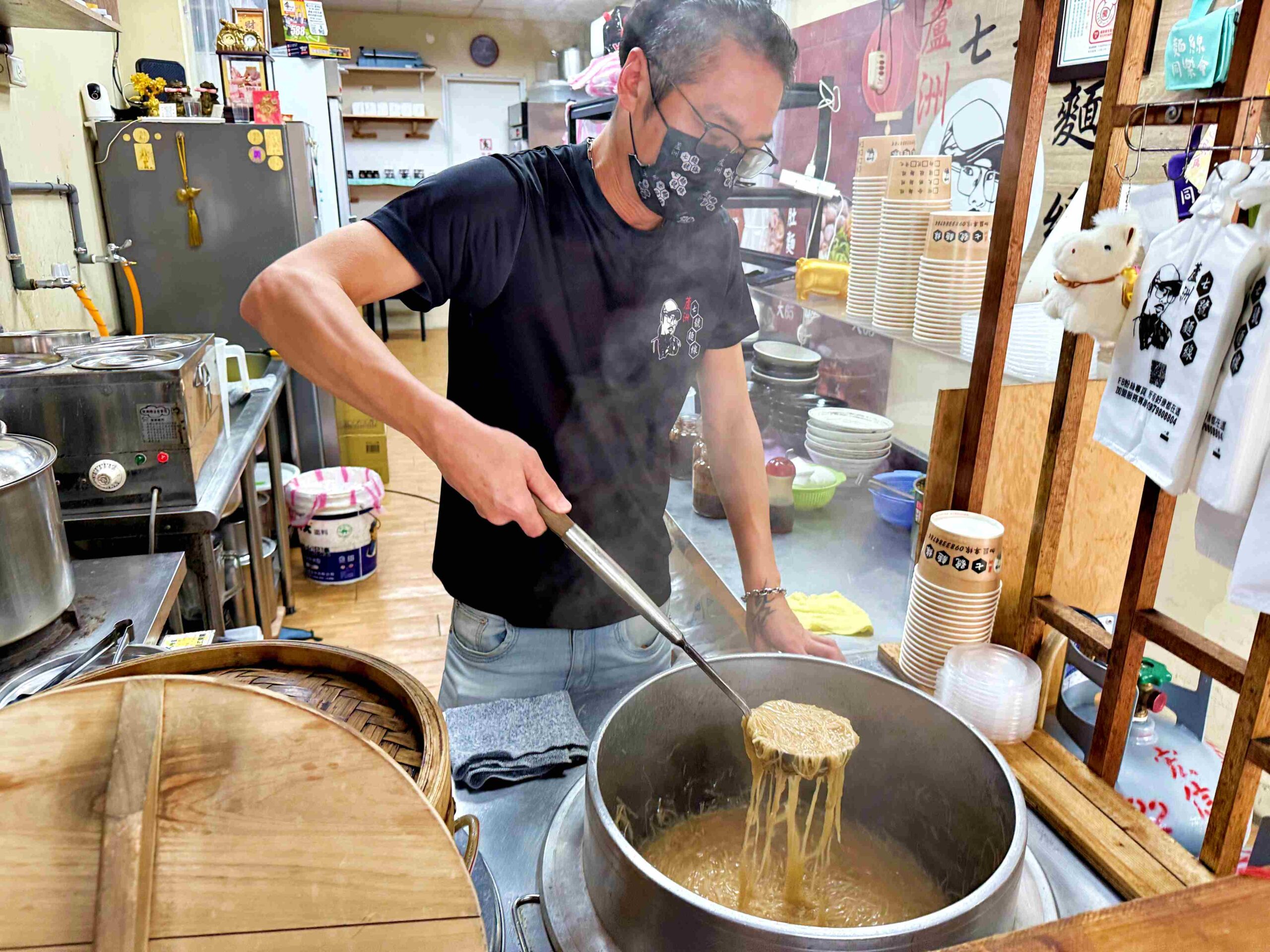 【蘆洲美食】蘆洲七號麵線,料多到碗裝不下,味道極強的隱藏版麵線推(菜單) @趙先生吃飯 【蘆洲美食】蘆洲七號麵線,料多到碗裝不下,味道極強的隱藏版麵線推(菜單) @趙先生吃飯