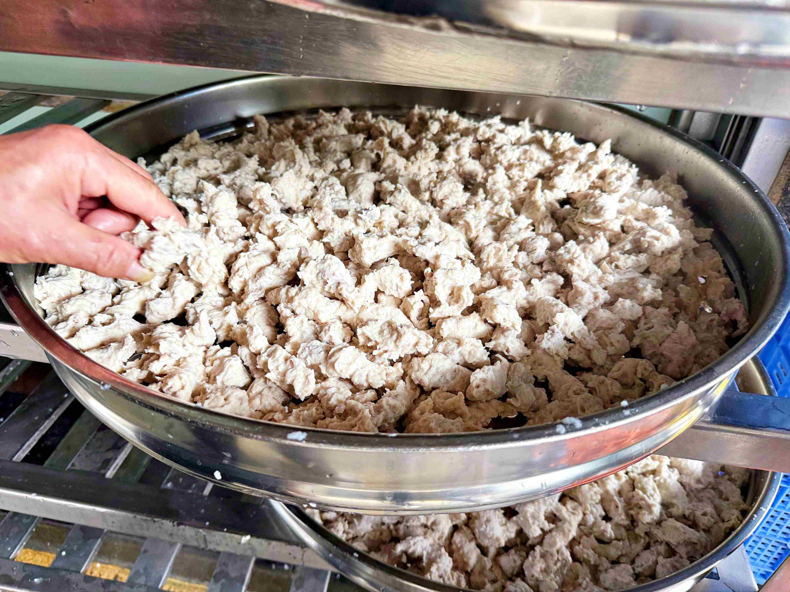 【大稻埕美食】佳興魚丸店，大橋頭站老字號現煮魷魚羹與乾麵推薦（菜單） @趙先生吃飯