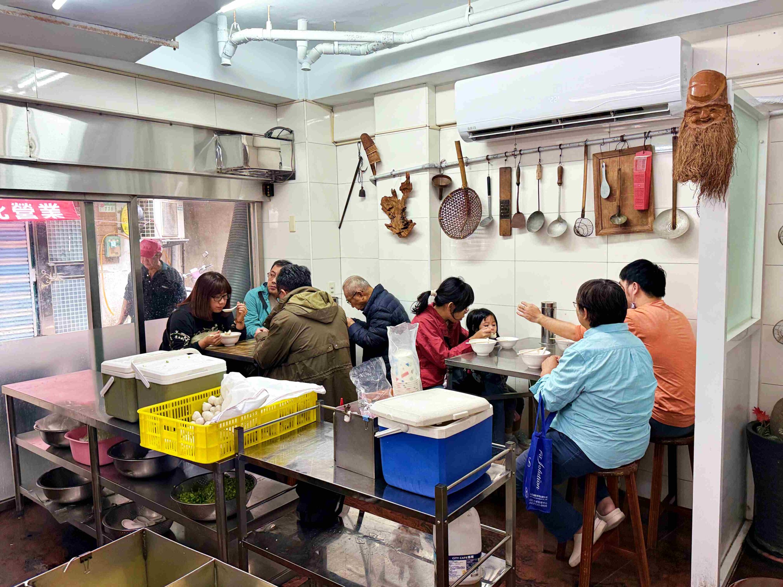 【大稻埕美食】佳興魚丸店，大橋頭站老字號現煮魷魚羹與乾麵推薦（菜單） @趙先生吃飯