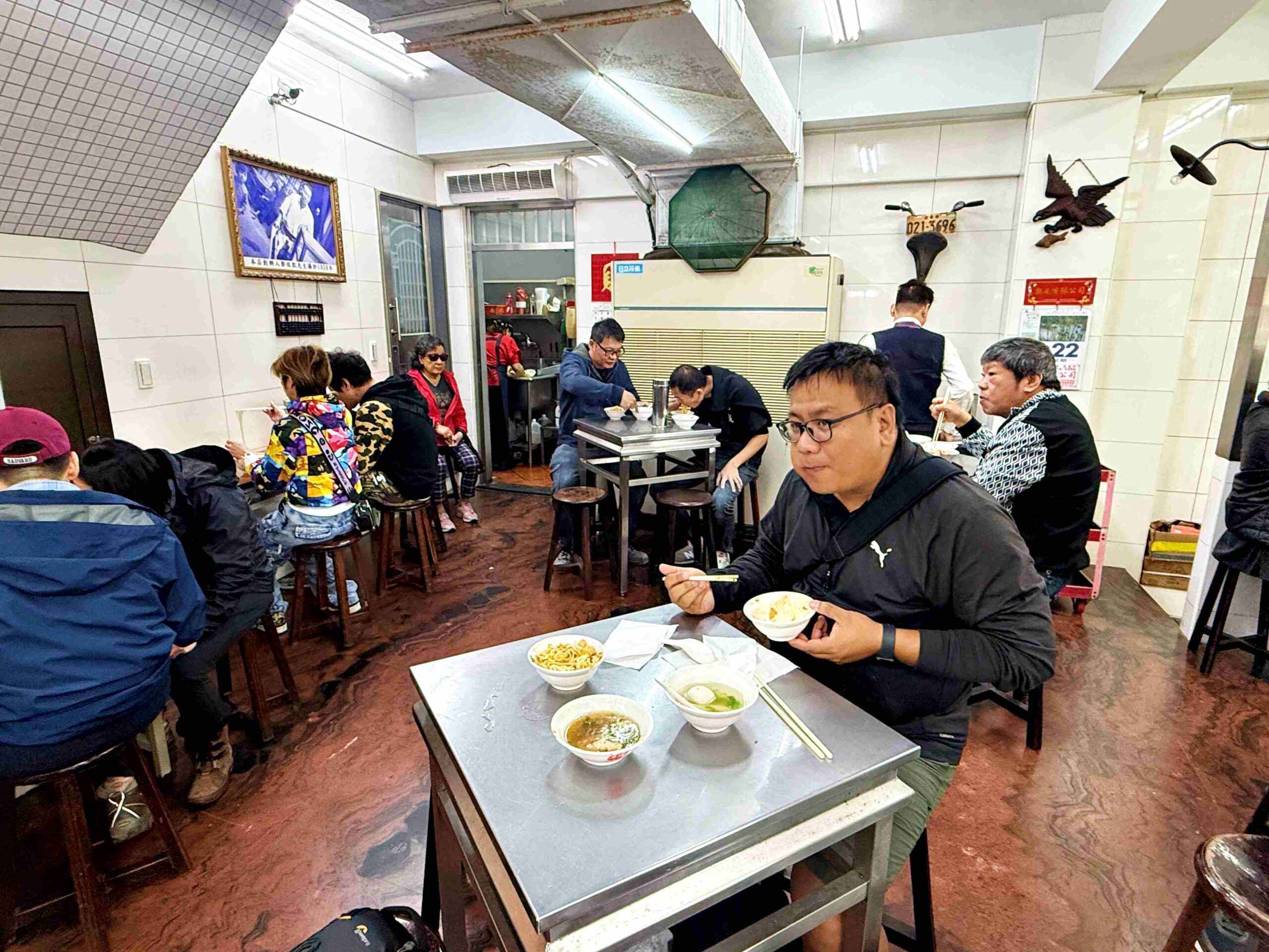 【大稻埕美食】佳興魚丸店，大橋頭站老字號現煮魷魚羹與乾麵推薦（菜單） @趙先生吃飯