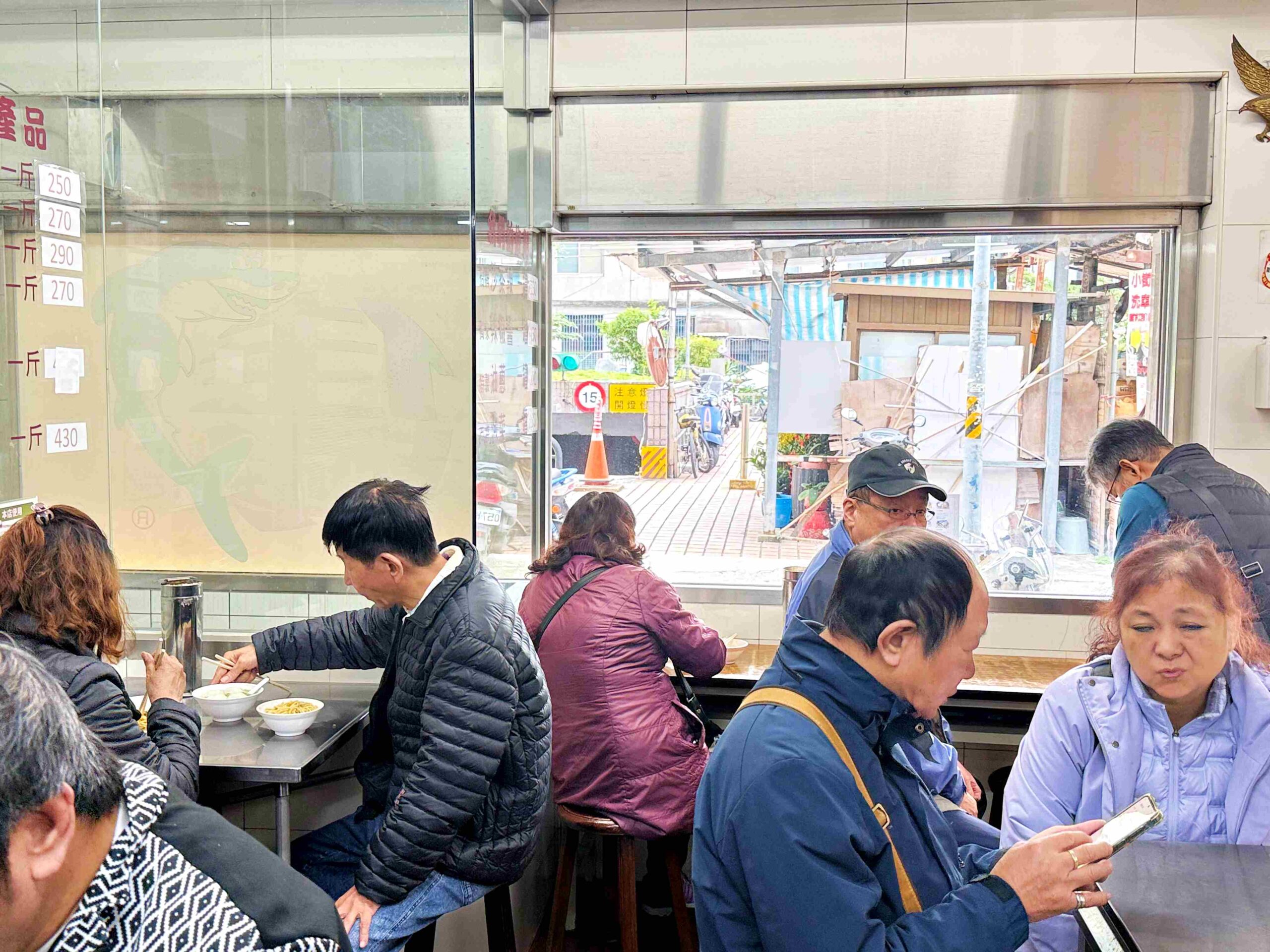 【大稻埕美食】佳興魚丸店，大橋頭站老字號現煮魷魚羹與乾麵推薦（菜單） @趙先生吃飯