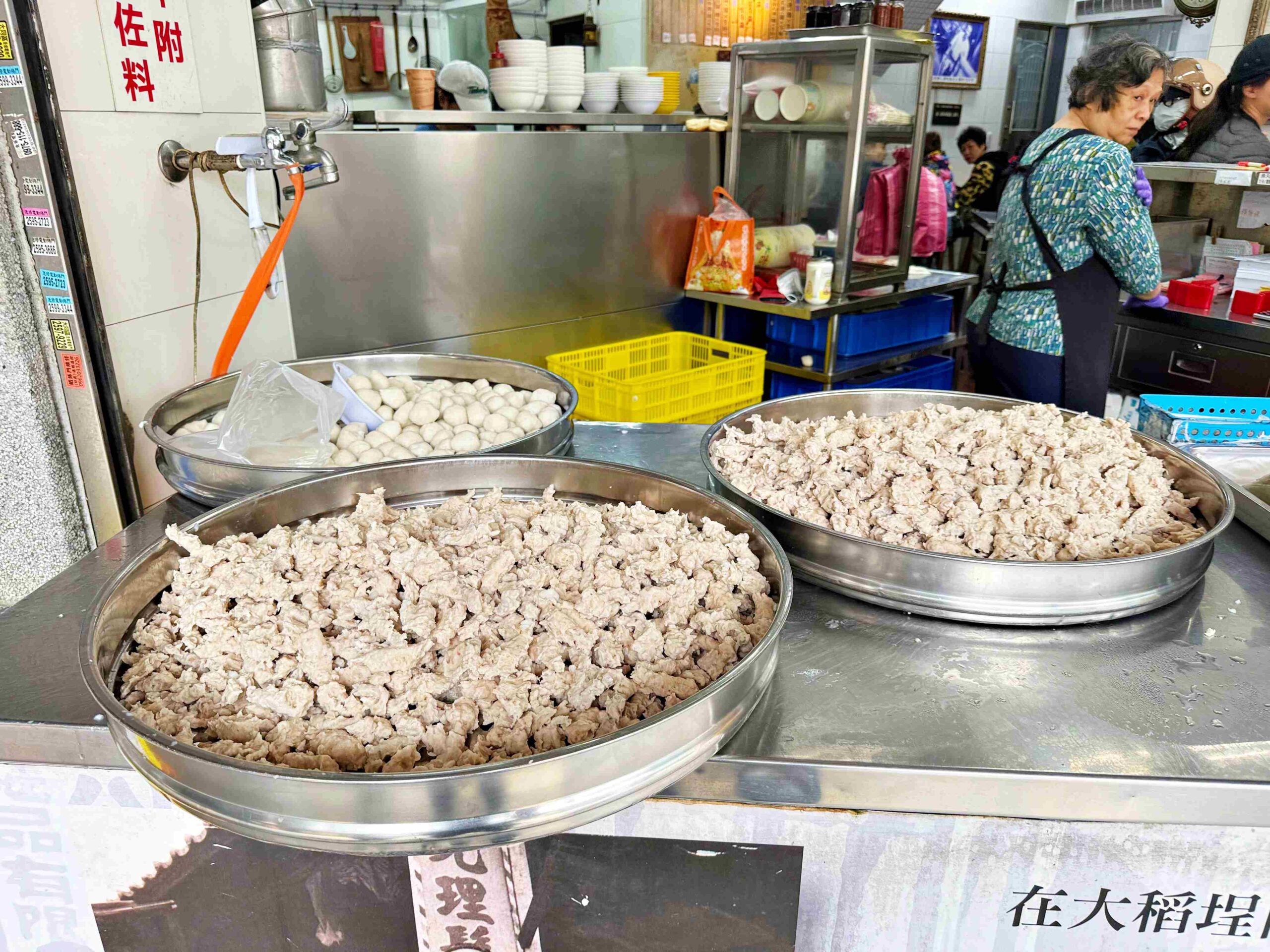 【大稻埕美食】佳興魚丸店，大橋頭站老字號現煮魷魚羹與乾麵推薦（菜單） @趙先生吃飯