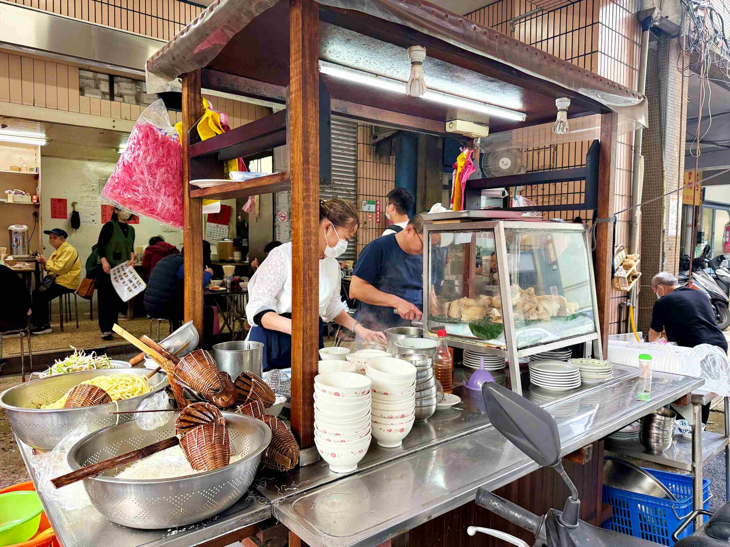 【北門美食】黑點雞肉，巷弄內連日本觀光客超愛的古早味小吃推薦(菜單) @趙先生吃飯