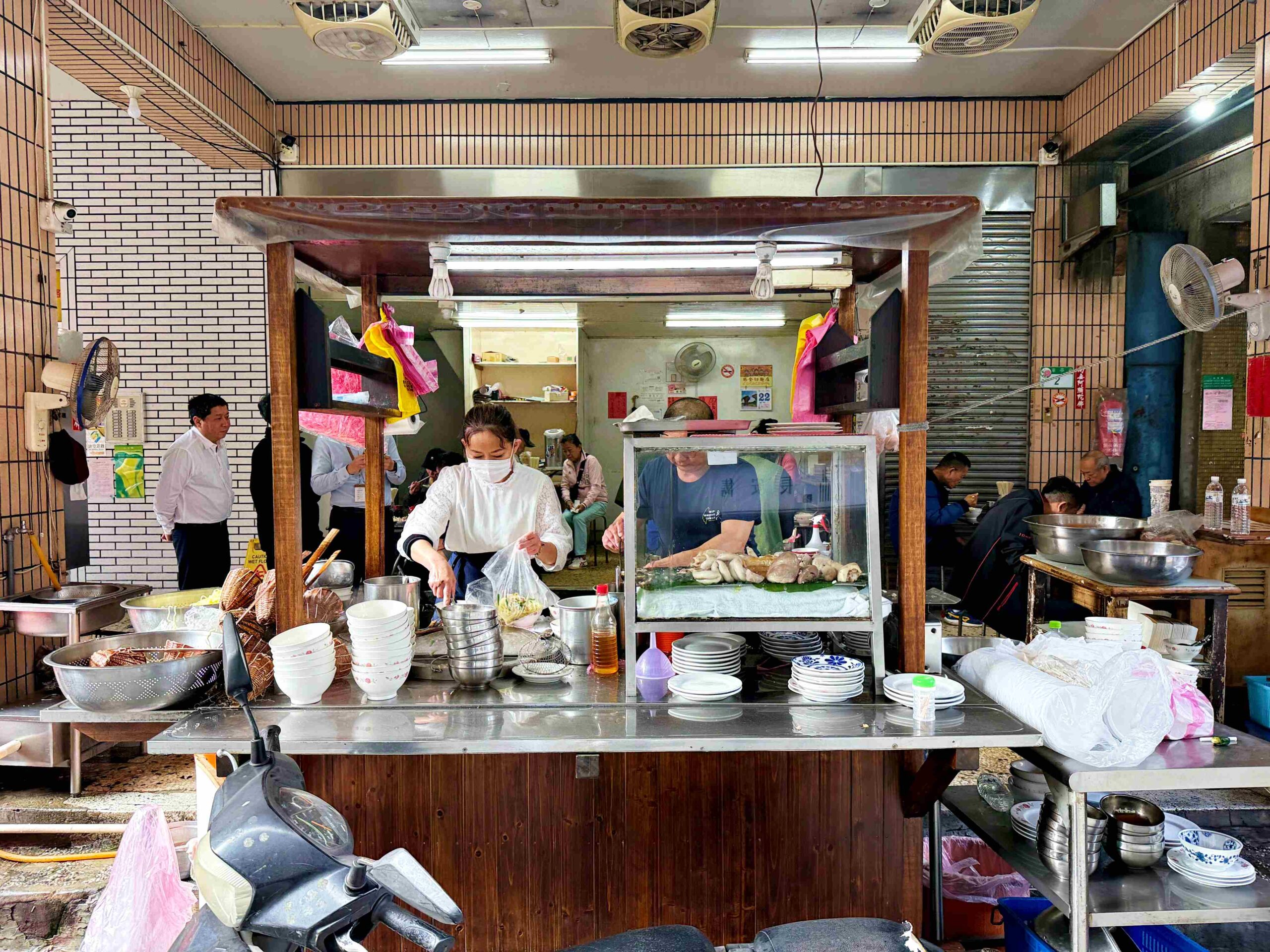 【北門美食】黑點雞肉，巷弄內連日本觀光客超愛的古早味小吃推薦(菜單) @趙先生吃飯