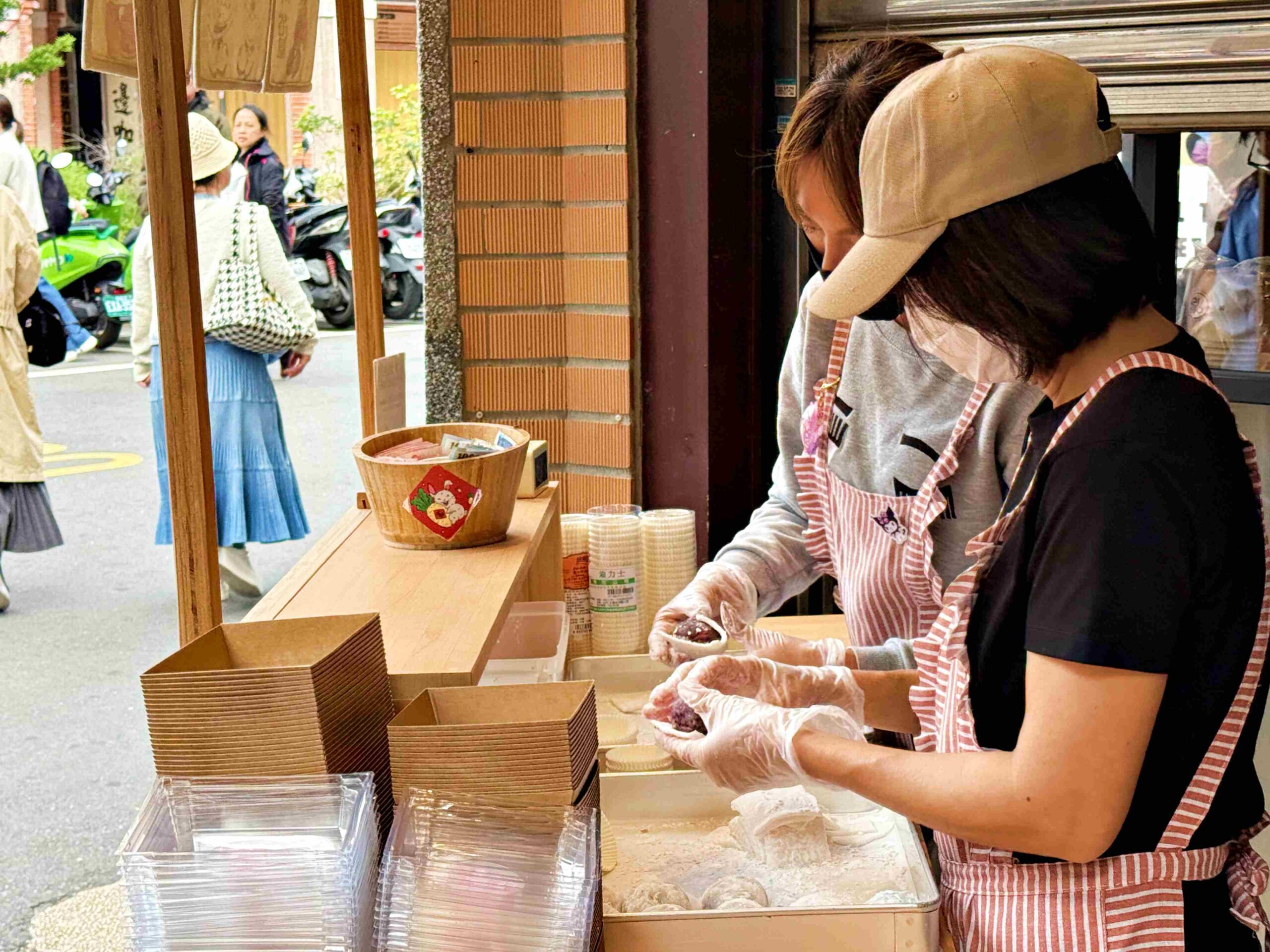 【大稻埕美食】路力草莓大福，北門站高CP值整顆草莓大福推薦，排隊心得分享(菜單) @趙先生吃飯