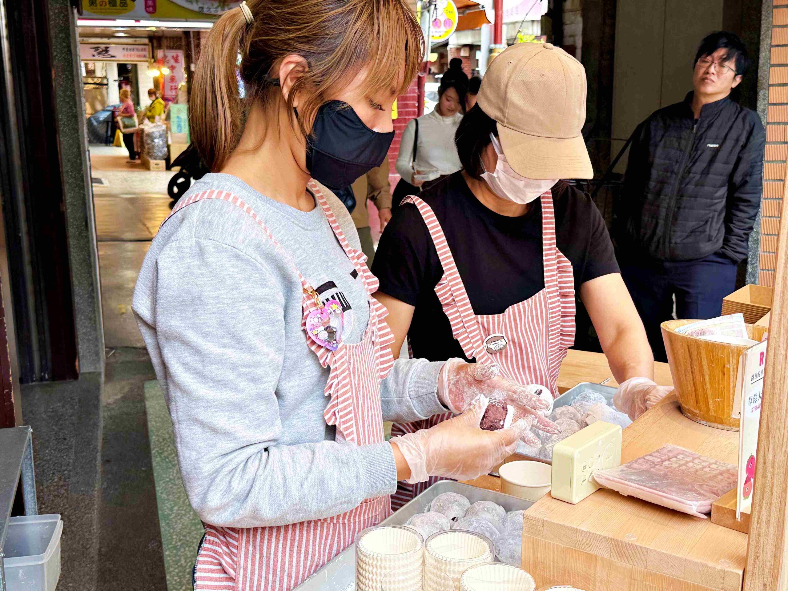 【大稻埕美食】路力草莓大福，北門站高CP值整顆草莓大福推薦，排隊心得分享(菜單) @趙先生吃飯