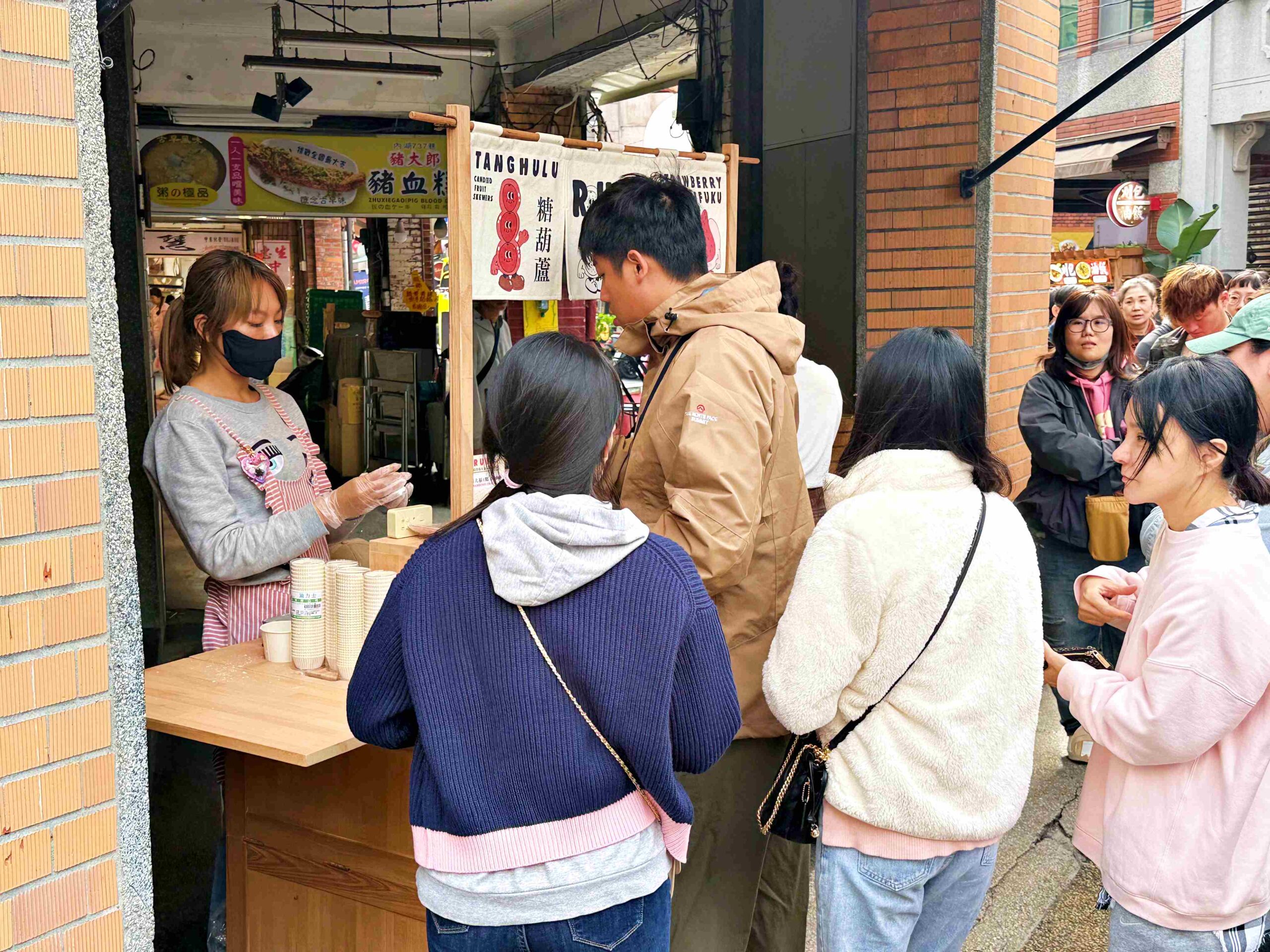 【大稻埕美食】路力草莓大福，北門站高CP值整顆草莓大福推薦，排隊心得分享(菜單) @趙先生吃飯