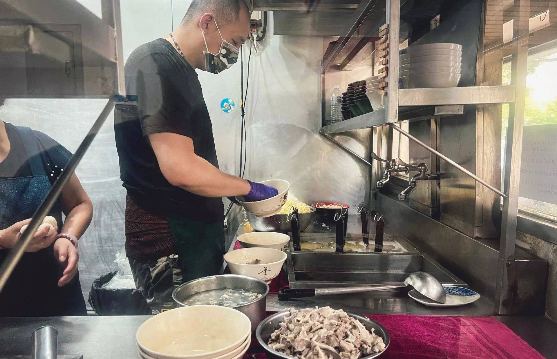 【永和美食】《龜叟の什錦麵》，電視報導認證的國寶級 50 年什錦麵推薦(菜單) @趙先生吃飯