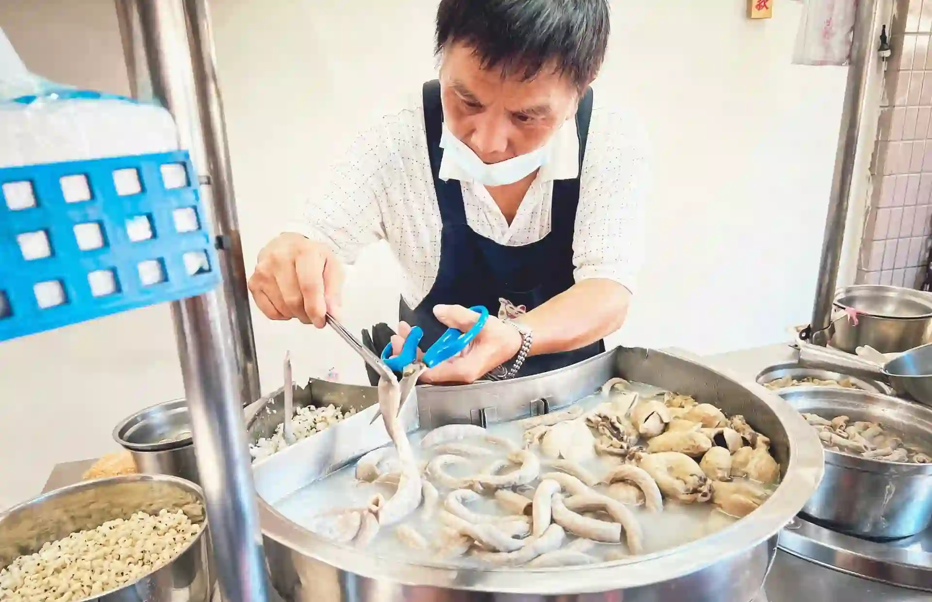 【龍山寺美食】坤山四神湯，老字號平價厲害古早味口感紮實推薦(菜單) @趙先生吃飯