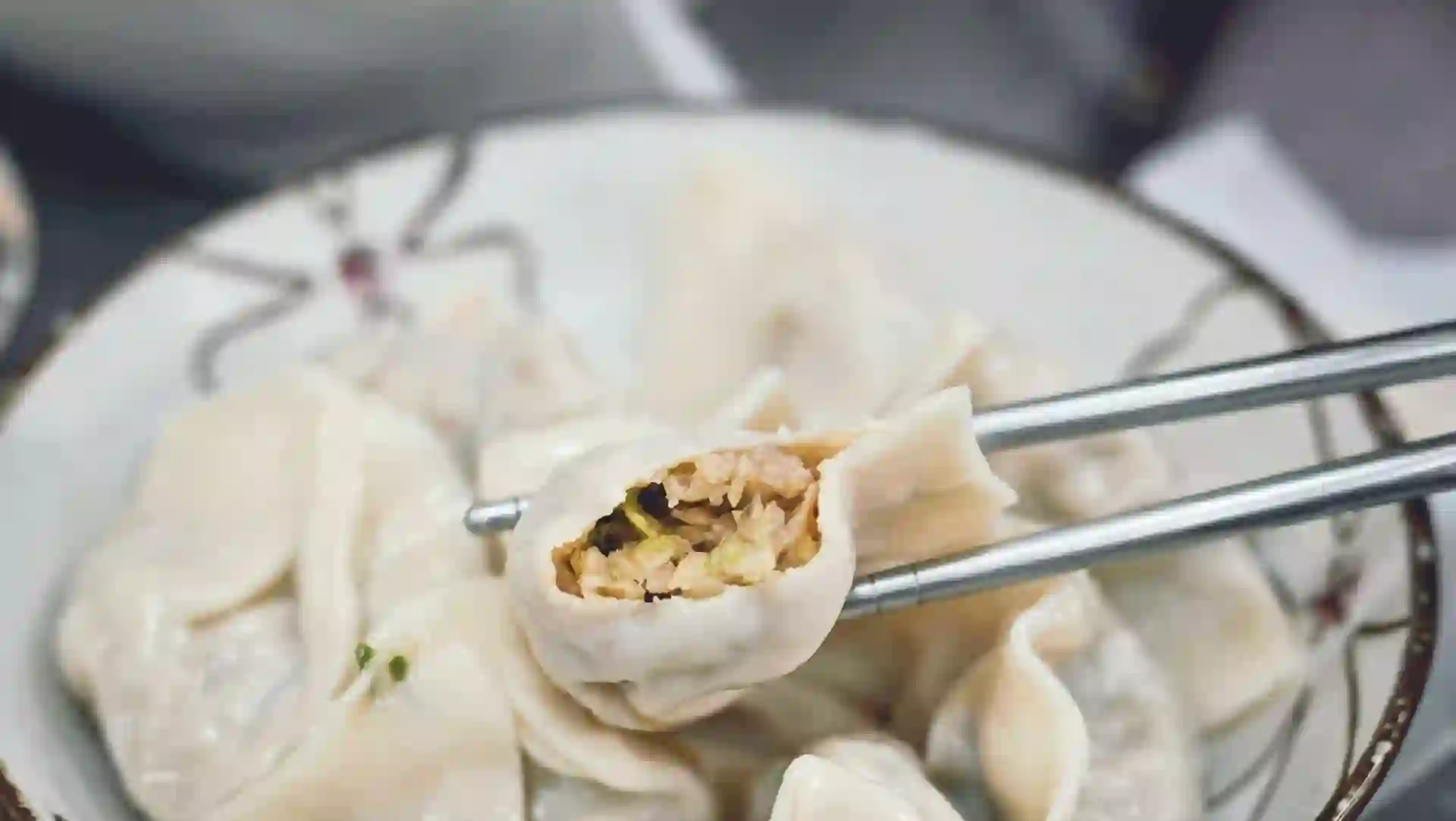 【三重美食】高棚滿座牛肉麵，無招牌百元牛肉麵+銅板價乾麵好吃推薦！(菜單) @趙先生吃飯