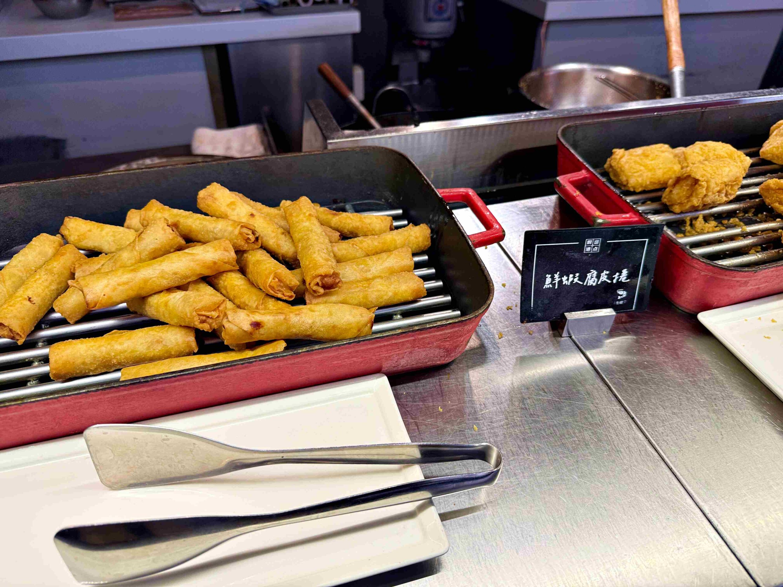 【桃園美食】村民食堂廚窗港點桃園店，便宜好吃高人氣港式飲茶吃到飽推薦 @趙先生吃飯