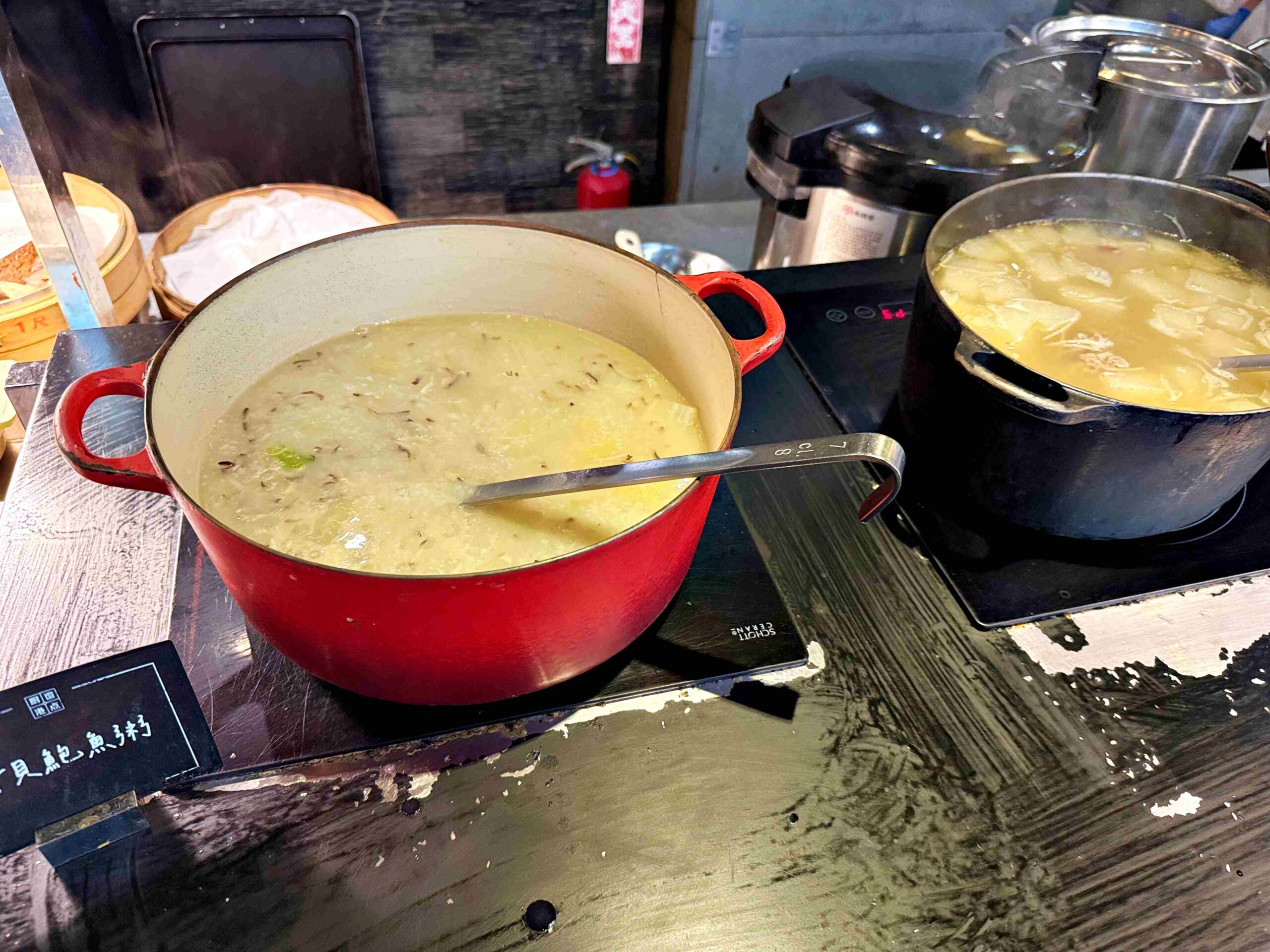 【桃園美食】村民食堂廚窗港點桃園店，便宜好吃高人氣港式飲茶吃到飽推薦 @趙先生吃飯