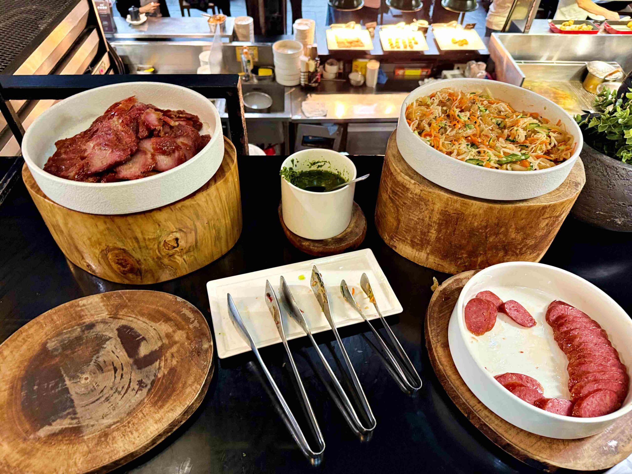 【桃園美食】村民食堂廚窗港點桃園店，便宜好吃高人氣港式飲茶吃到飽推薦 @趙先生吃飯