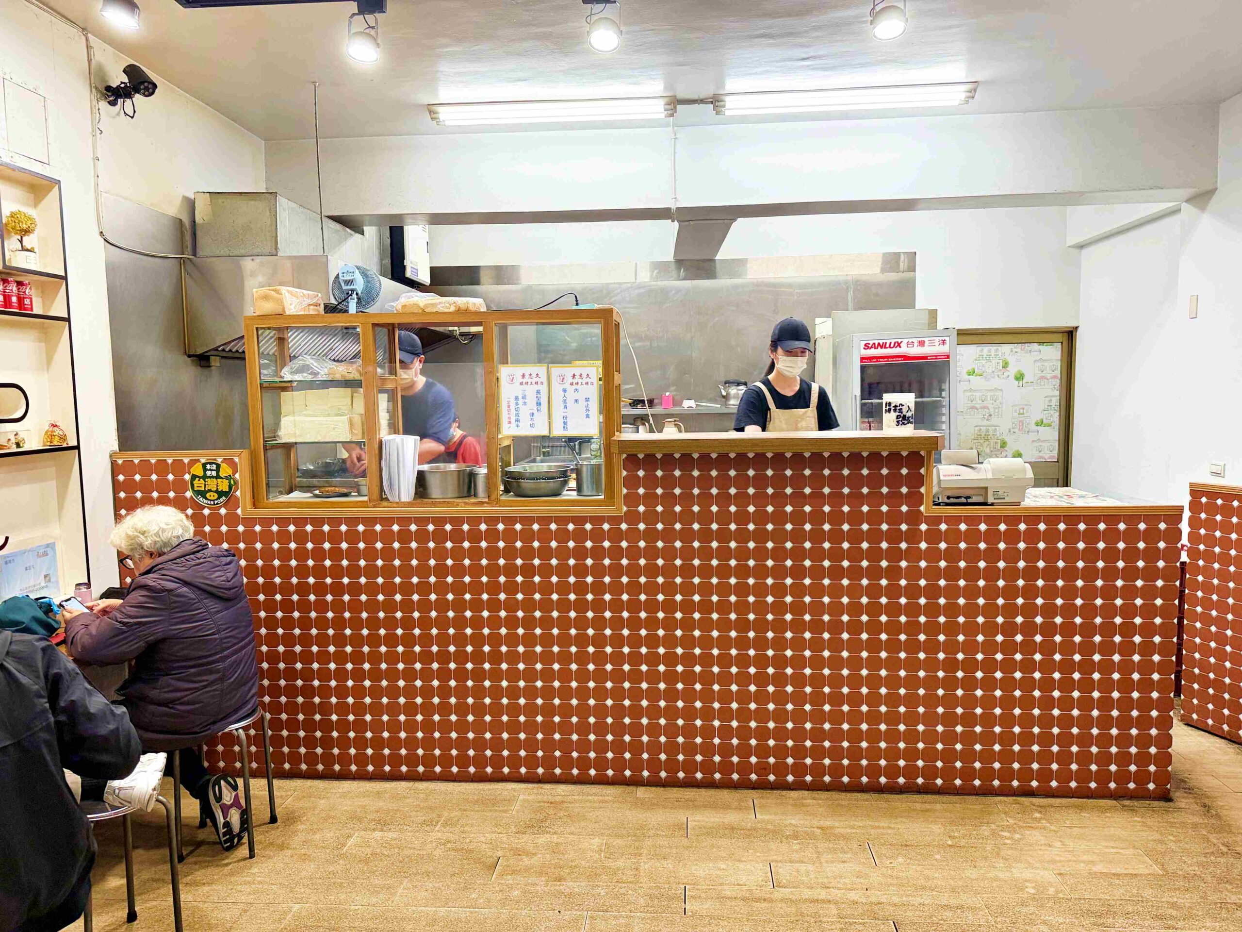 【基隆美食】素志久碳烤三明治，巷弄裡碳烤吐司香味濃，料超多推薦（附菜單） @趙先生吃飯