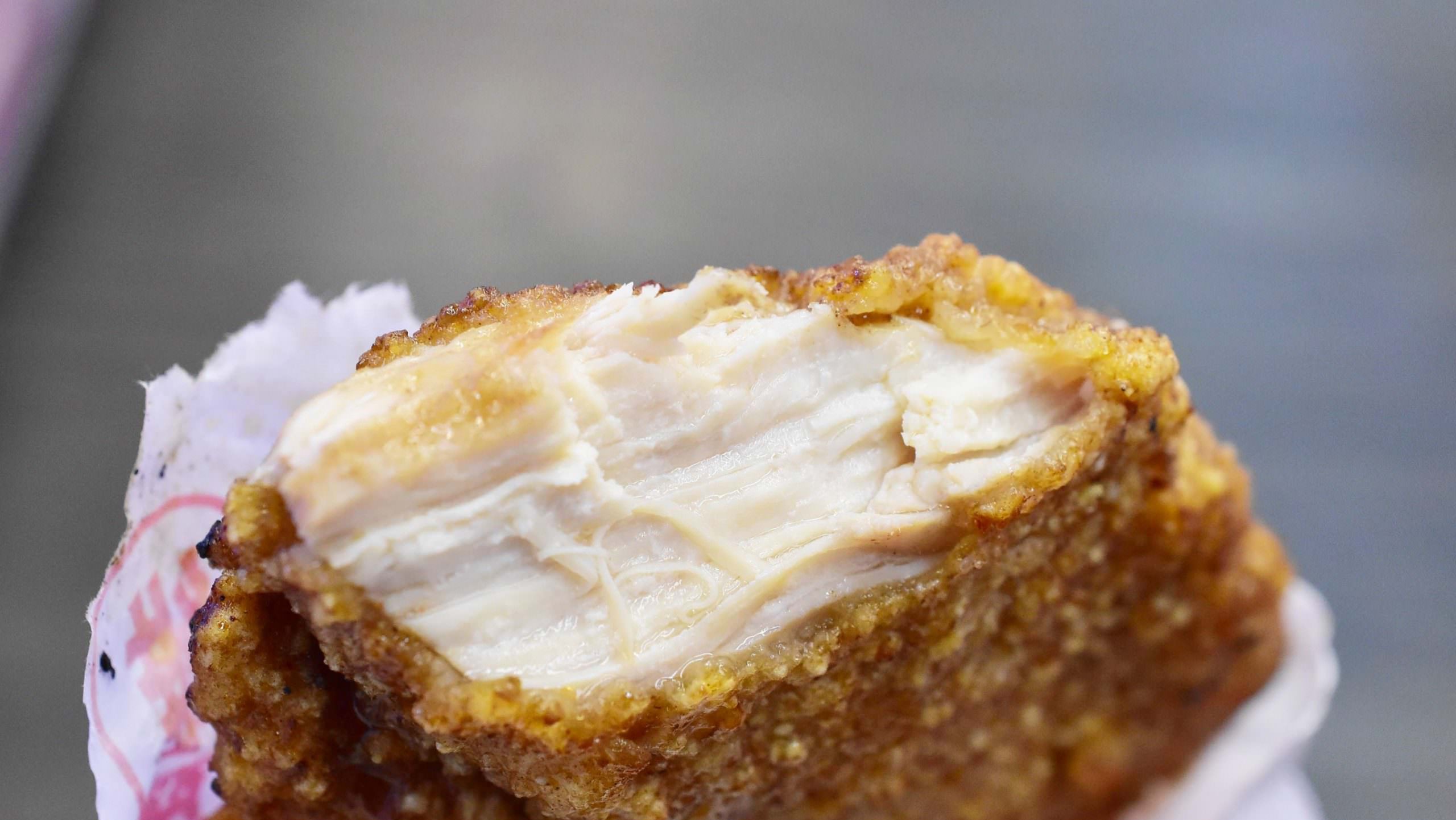 【士林夜市美食】家鄉碳烤雞排士林店，先炸後烤多汁雞排完勝豪大大推薦(菜單) @趙先生吃飯