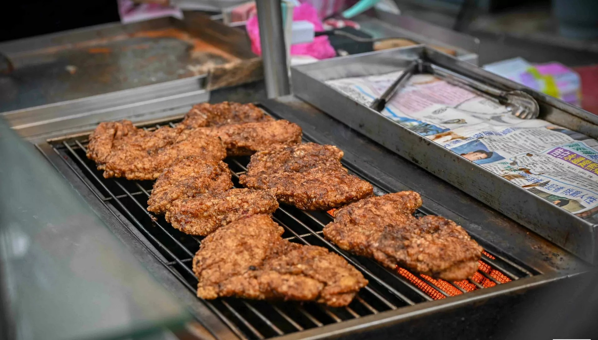 【士林夜市美食】家鄉碳烤雞排士林店，先炸後烤多汁雞排完勝豪大大推薦(菜單) @趙先生吃飯