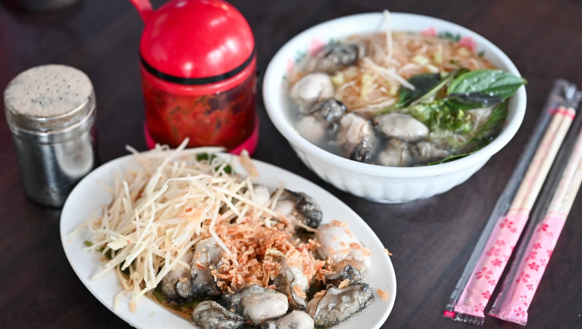 【三重美食】五燈獎豬腳飯，韓國名廚白種元跟輝達黃仁勳也愛，甜鹹交織滷肉飯 (菜單) @趙先生吃飯