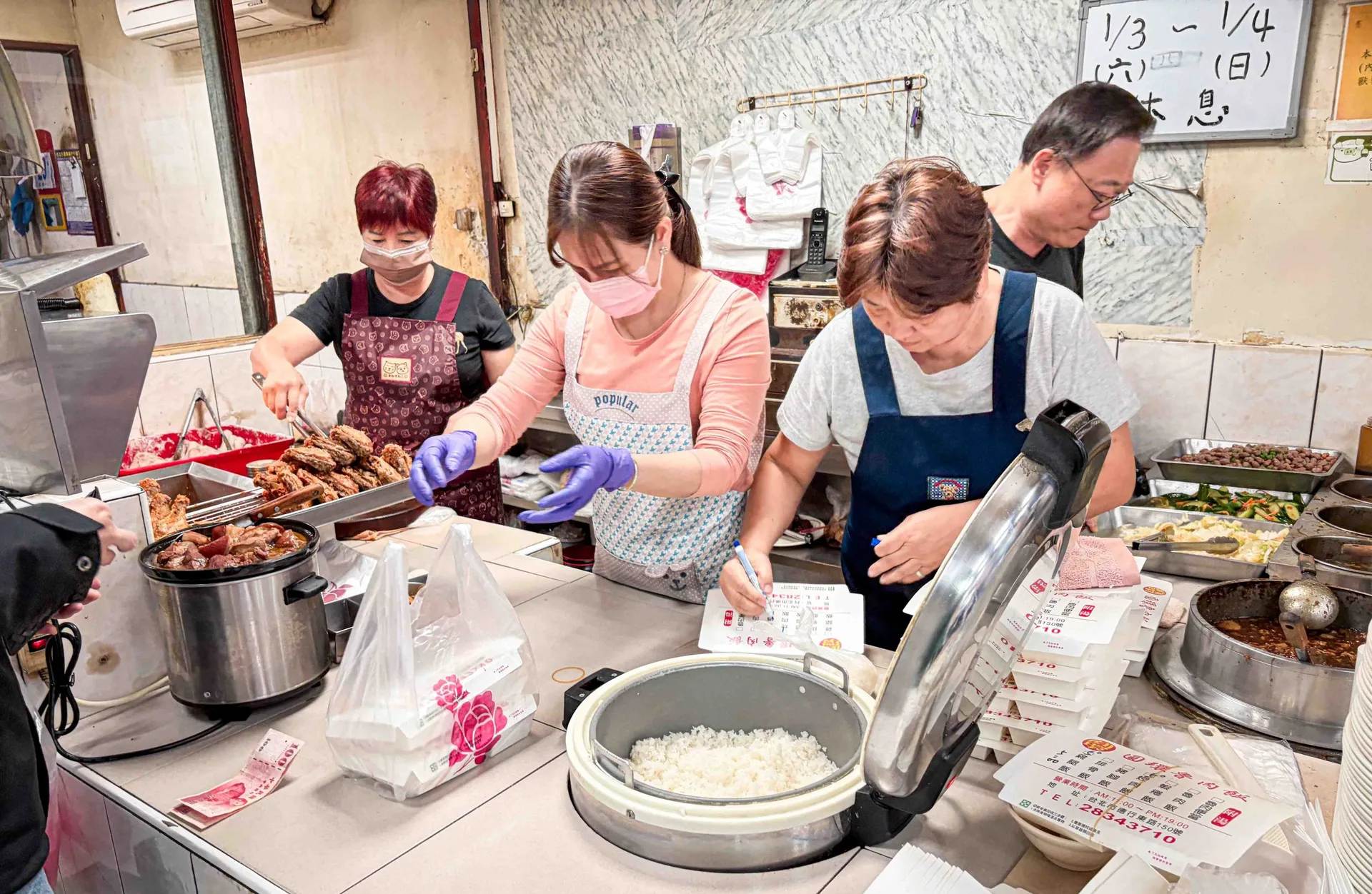 【天母美食】圓環魯肉飯，還沒開店就排隊！近千則評論的在地知名便當推薦(菜單) @趙先生吃飯
