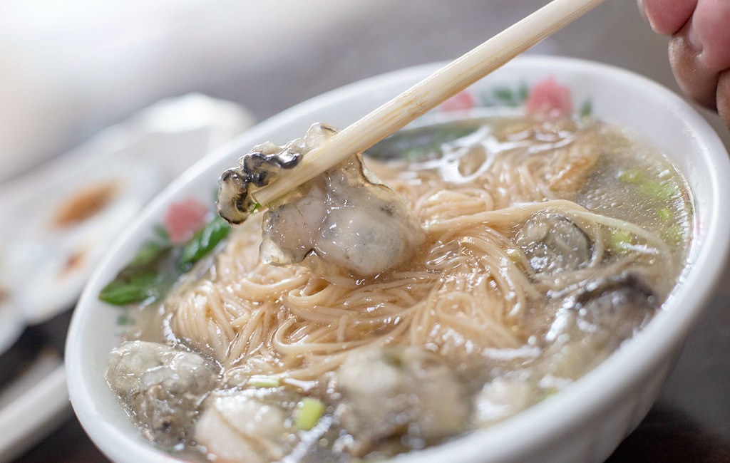 【龍山寺美食】營養號橋下蚵仔湯，現煮肥美蚵仔，湯頭清甜，內用還能加湯推薦(菜單) @趙先生吃飯