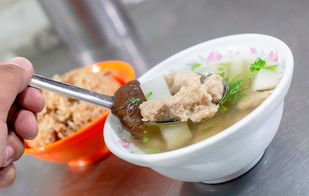 【三重美食】太順油飯，在地人才知道的60年老滋味必點油飯赤肉湯推薦(菜單) @趙先生吃飯