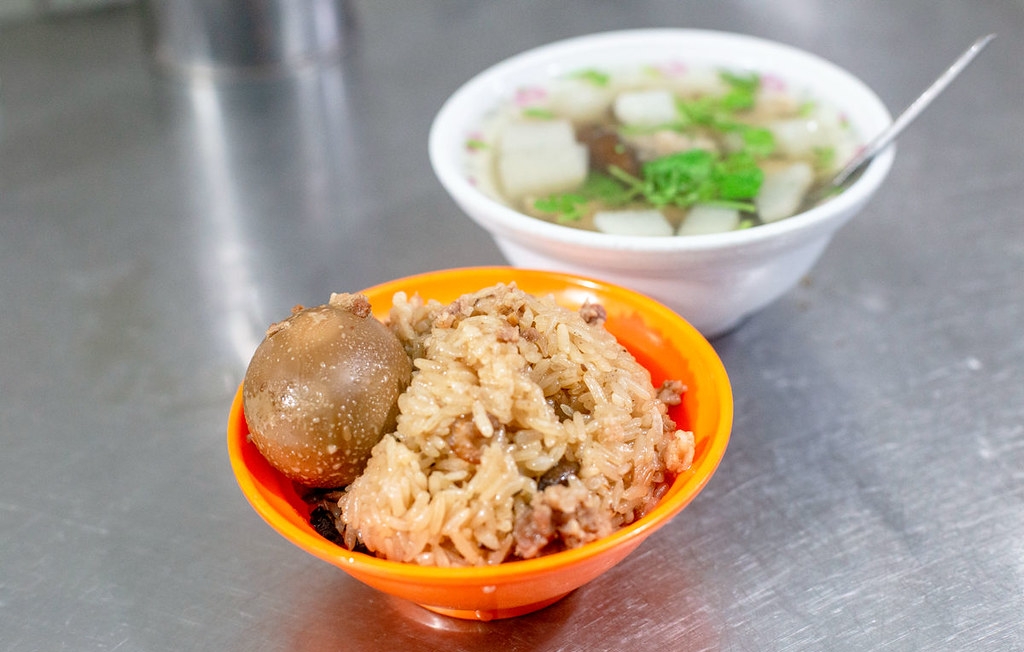 【三重美食】太順油飯，在地人才知道的60年老滋味必點油飯赤肉湯推薦(菜單) @趙先生吃飯