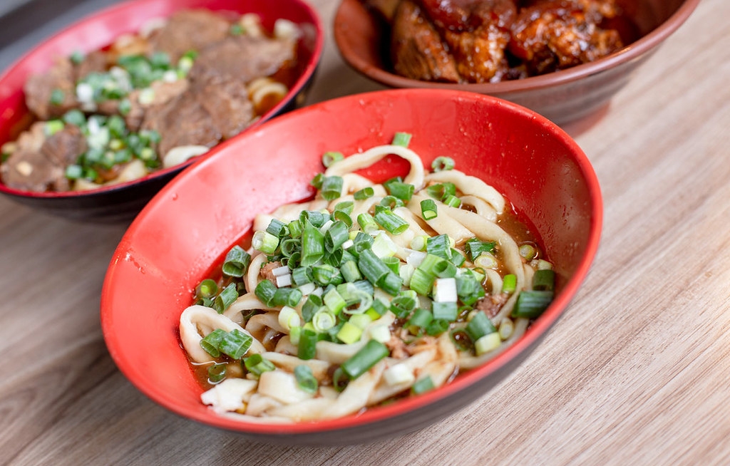 【大安站美食】江蘇老趙刀切麵，在地人從小吃到大手桿麵條嚼勁十足推薦(菜單) @趙先生吃飯