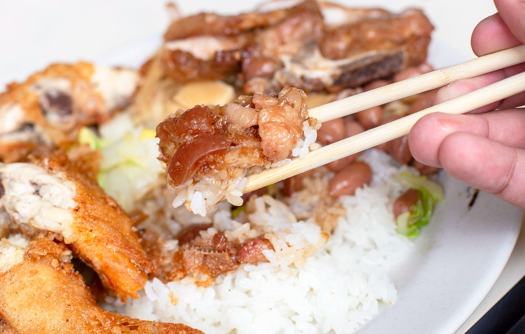 【天母美食】圓環魯肉飯，還沒開店就排隊！近千則評論的在地知名便當推薦(菜單) @趙先生吃飯