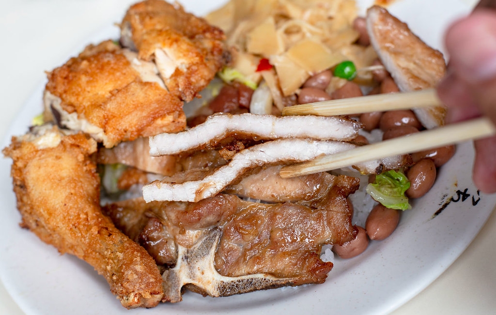 【天母美食】圓環魯肉飯，還沒開店就排隊！近千則評論的在地知名便當推薦(菜單) @趙先生吃飯